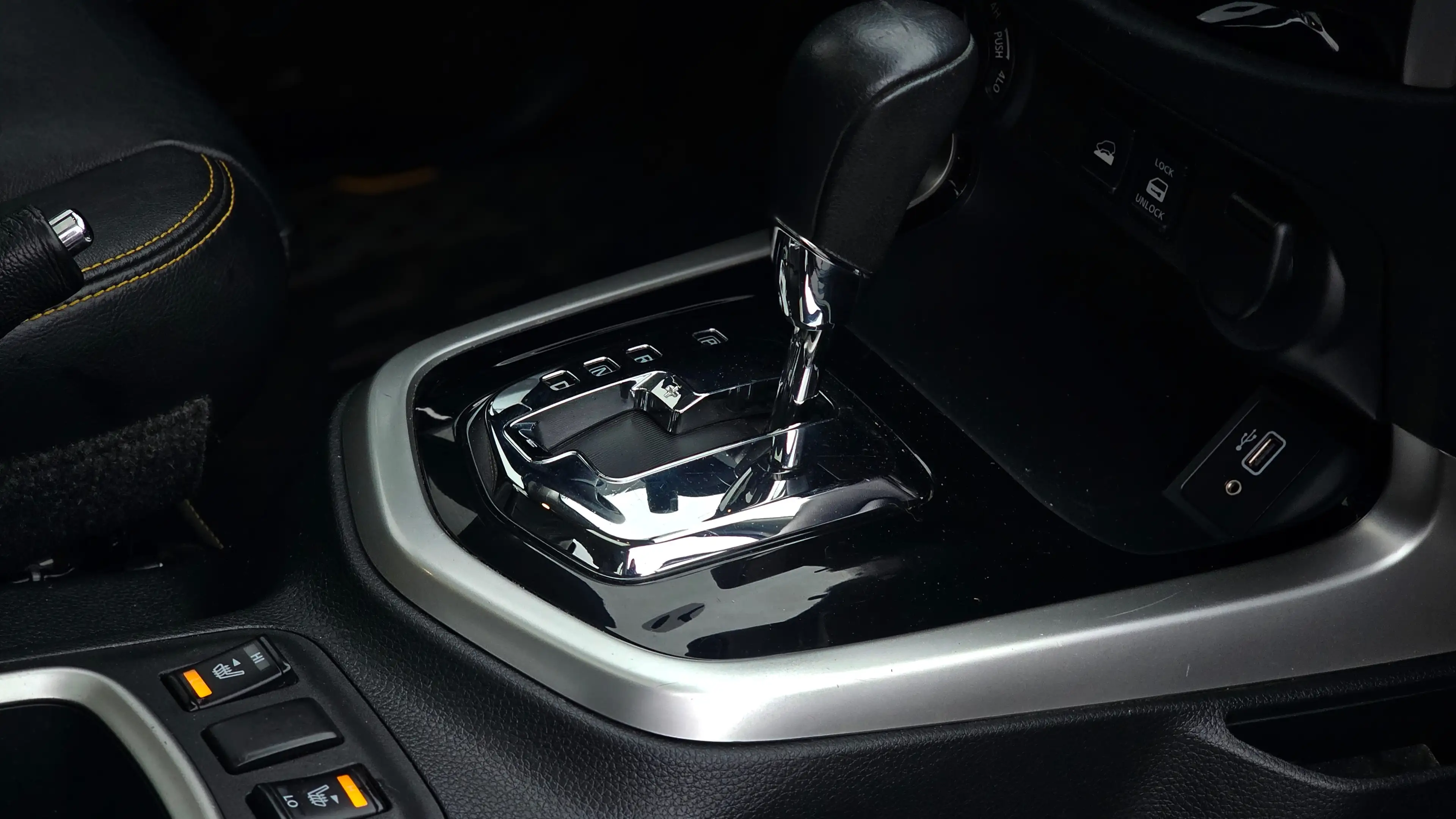Nissan Navara Black Edition N-GUARD * 26438 EX BTW / HTVA — photo 12