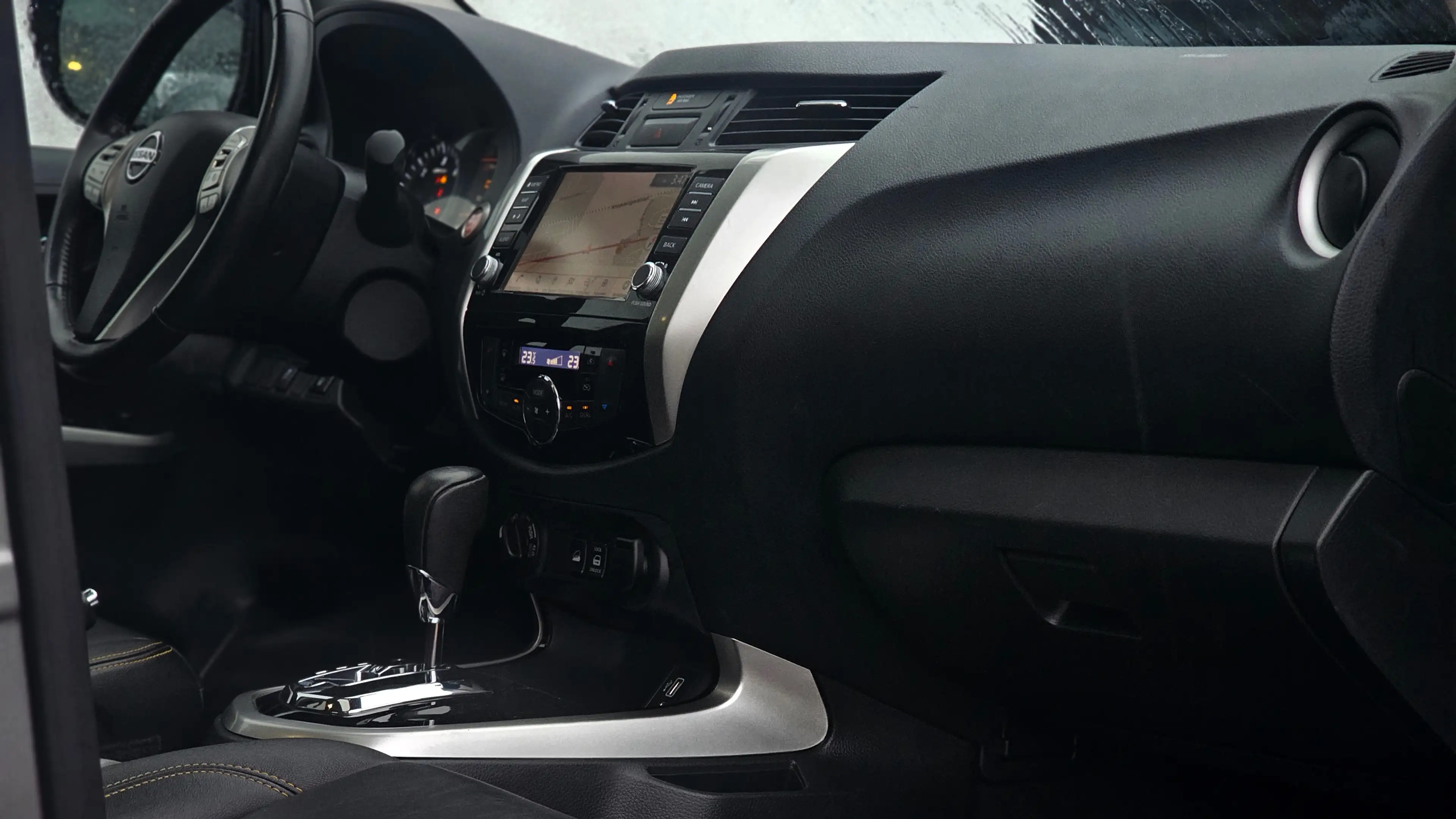 Nissan Navara Black Edition N-GUARD * 26438 EX BTW / HTVA — photo 9