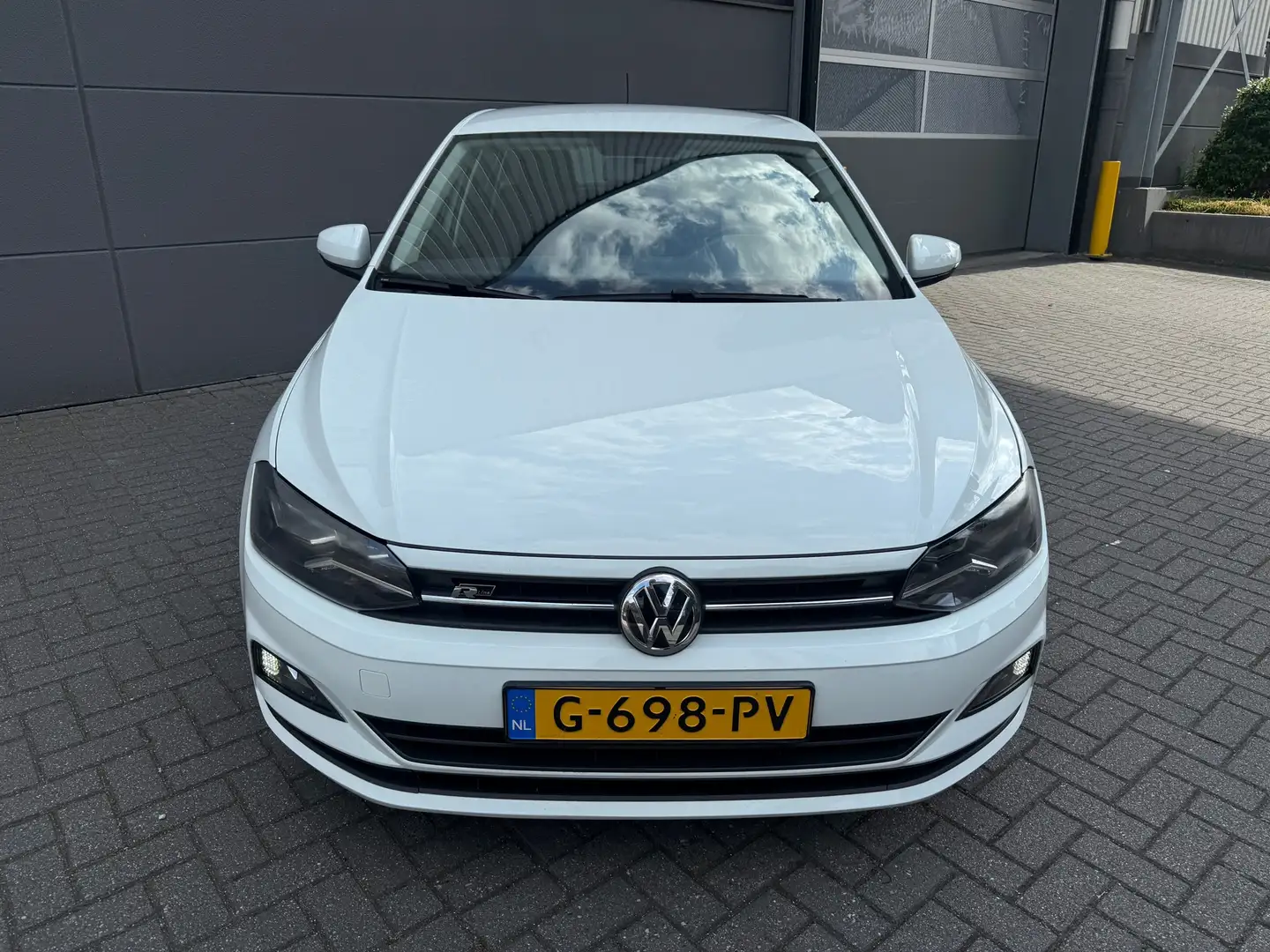 Volkswagen Polo 1.0 TSI R-LINE Business *CRUISE*APK*NAP*NAVI*CARPL Wit - 2