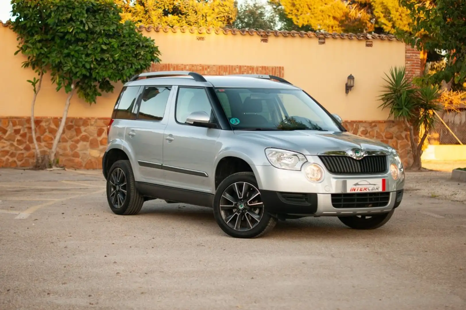 Skoda Yeti 1.2 TSI Active 4x2 Gris - 1