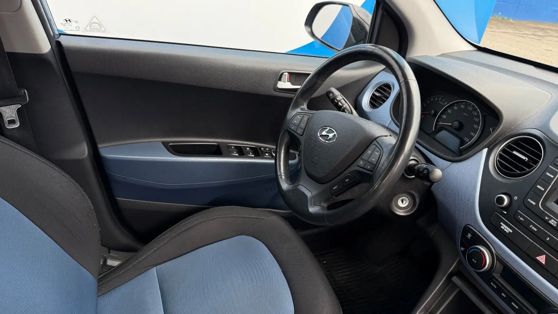Hyundai i10 FIFA World Cup Edition,91.TKM,Klimaautomatik Kék - 2