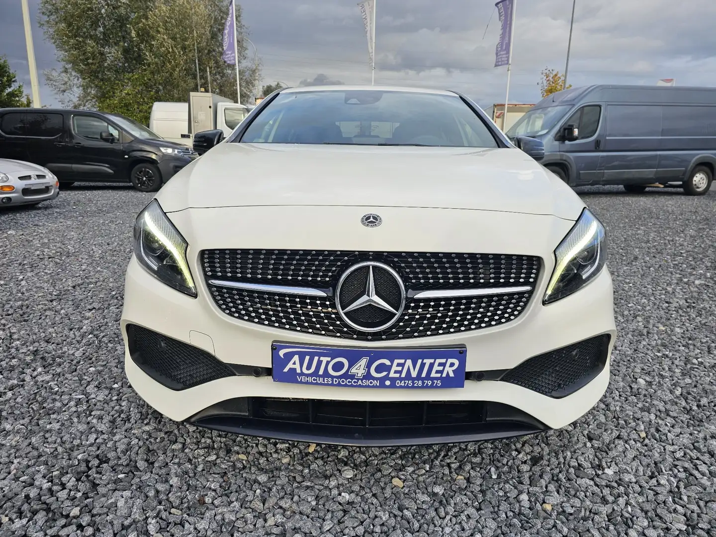 Mercedes-Benz A 180 PACK AMG EDITION INT/EXT // GARANTIE 1 AN // Wit - 2