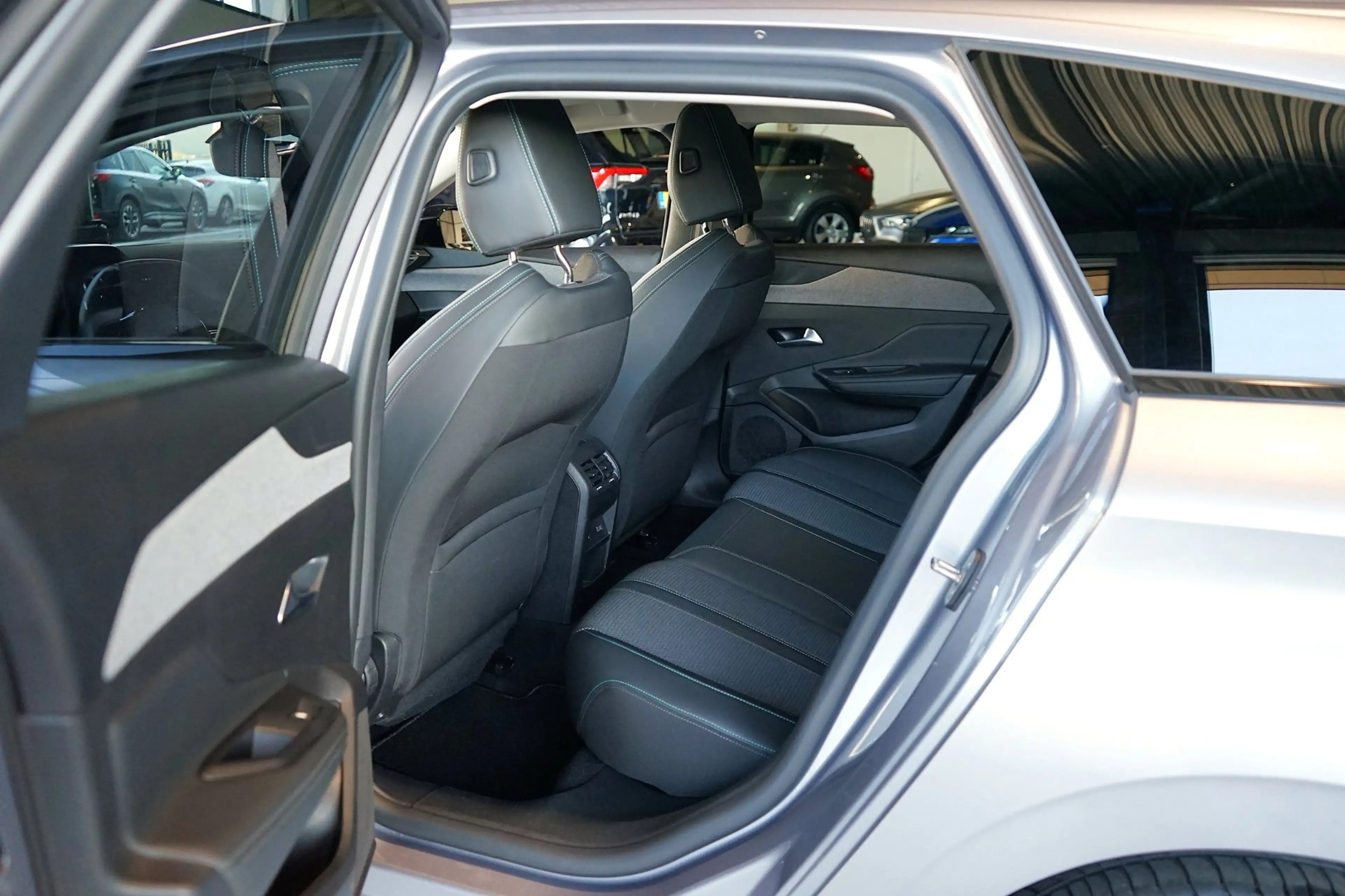 Peugeot 308 SW 1.2 PureTech Allure Pack Business 2023 | CAMERA — photo 6