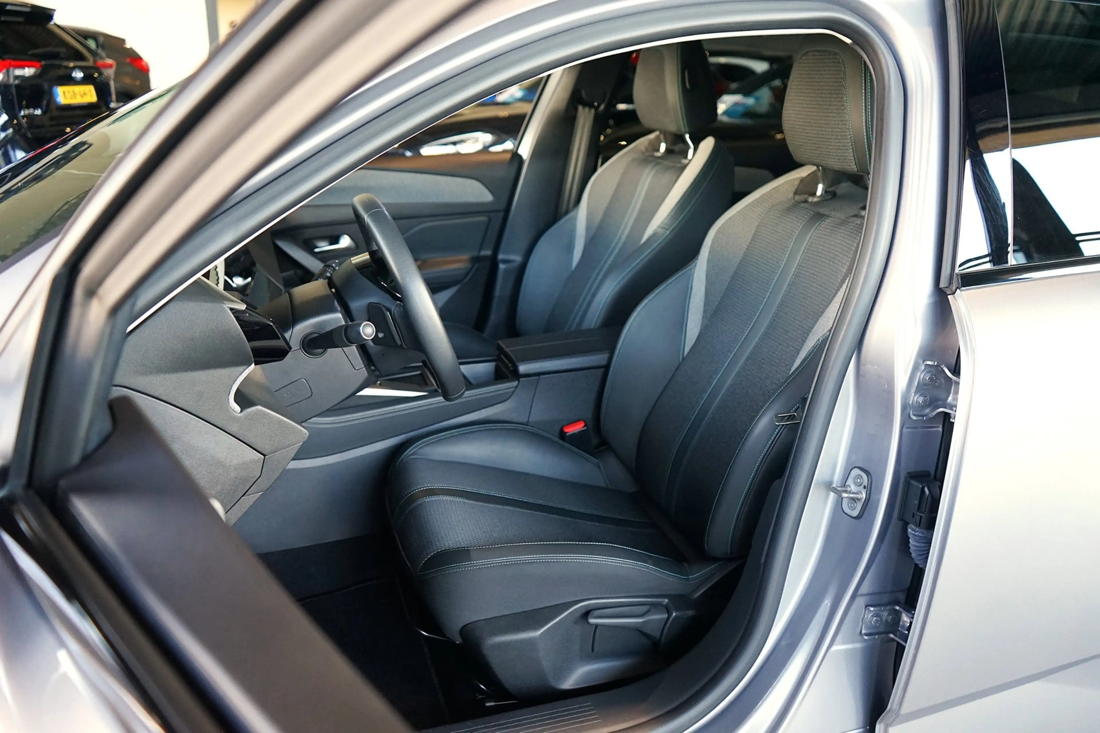 Peugeot 308 SW 1.2 PureTech Allure Pack Business 2023 | CAMERA — photo 5