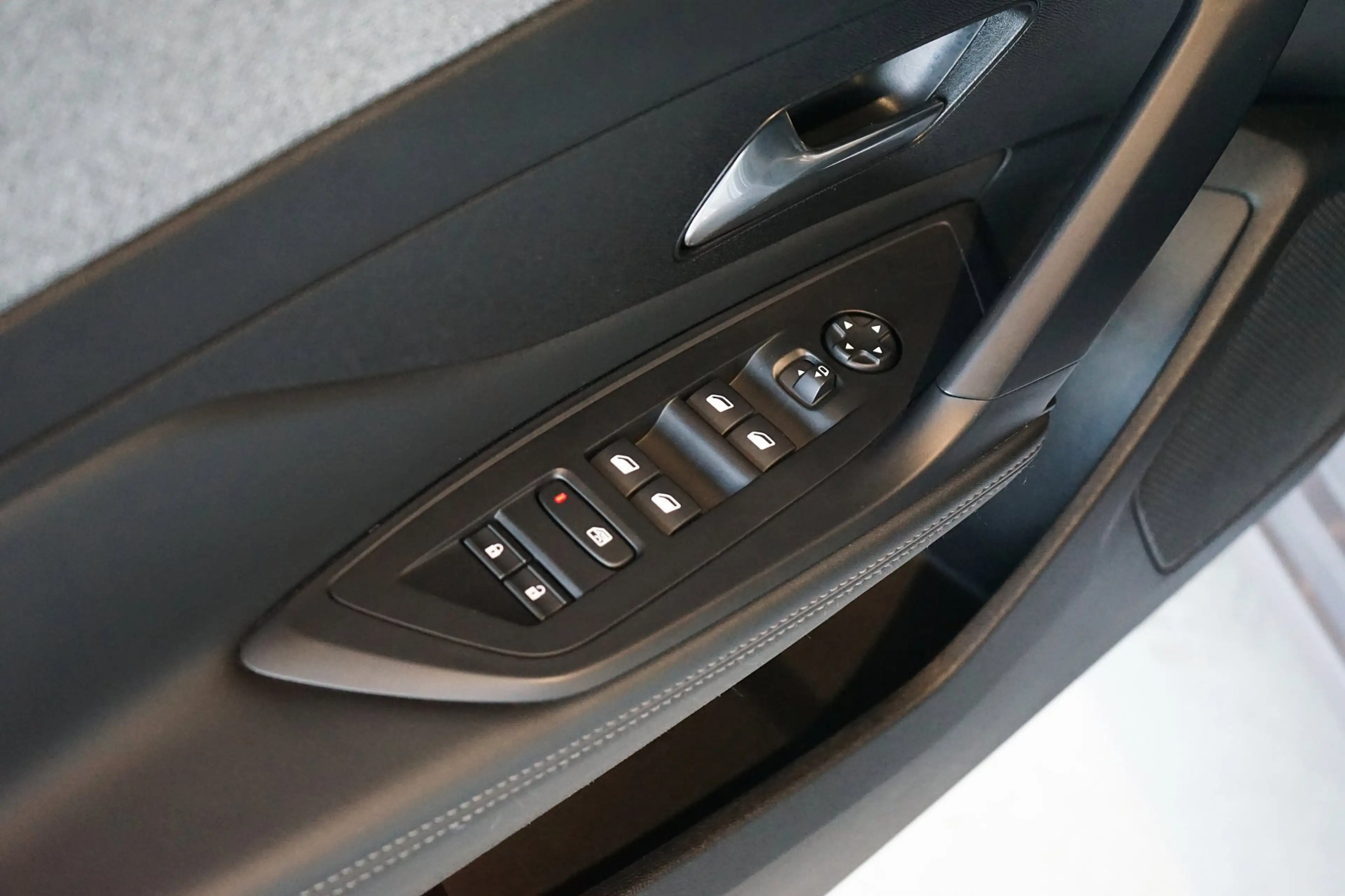 Peugeot 308 SW 1.2 PureTech Allure Pack Business 2023 | CAMERA — photo 12