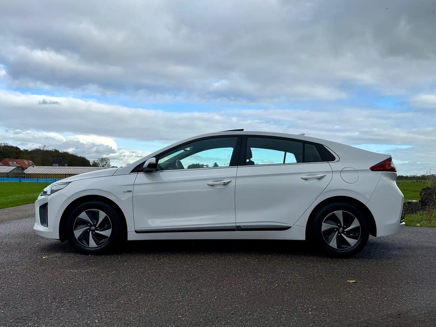 Hyundai IONIQ 1.6 GDi First Edition Automaat | 1e Eigenaar | Sch Blanc - 2