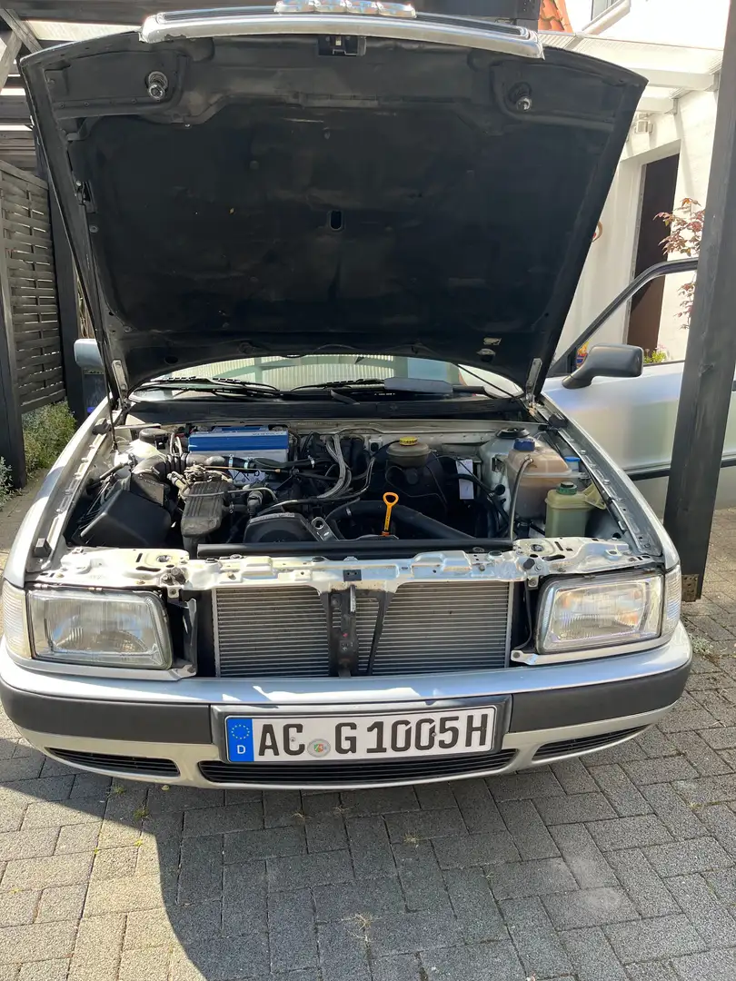 Audi 80 Personenkraftwagen Argintiu - 1