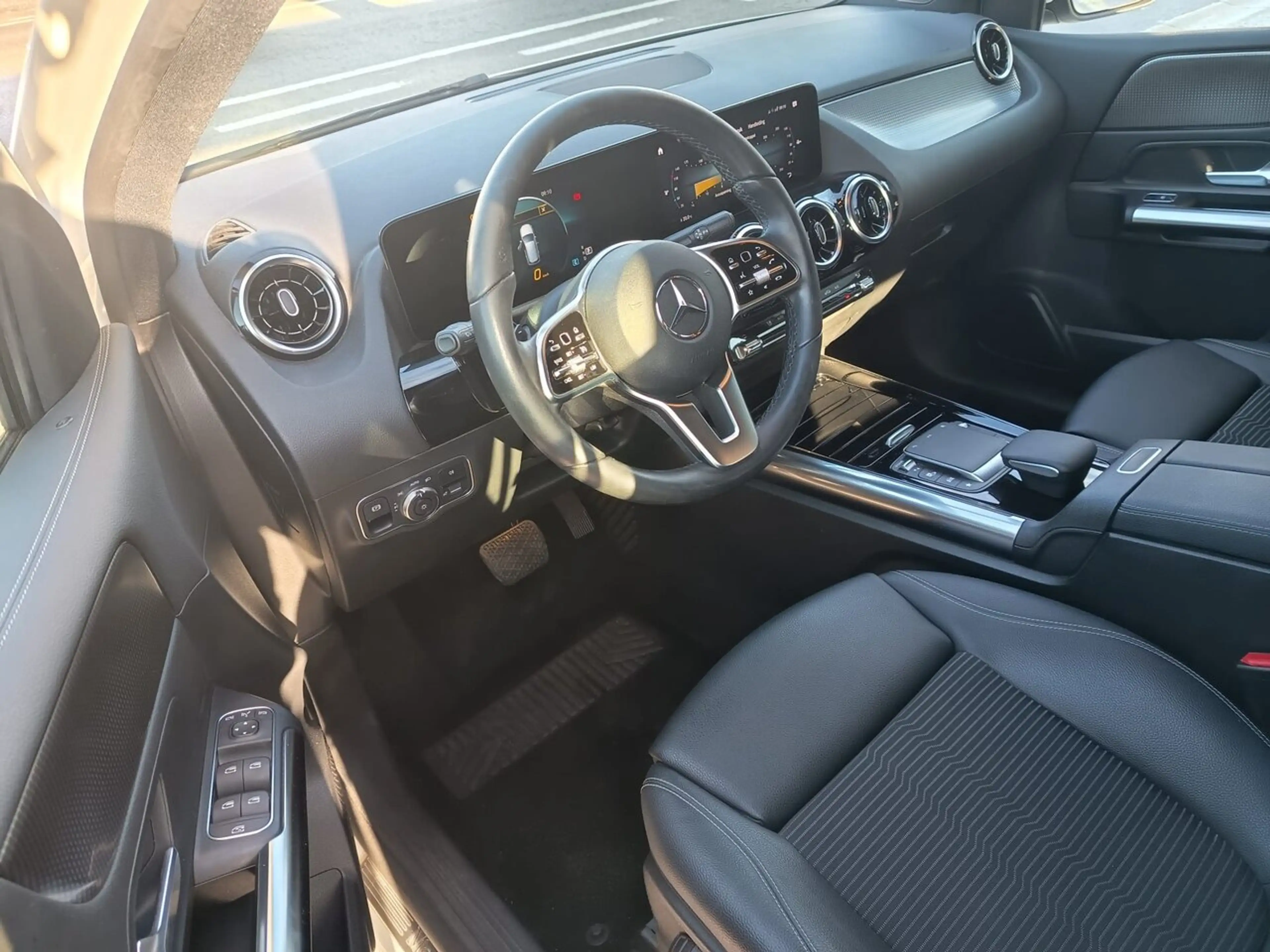 Mercedes-Benz B 200 AUTOMAAT / Elektr. Koffer / Camera / ... — photo 10