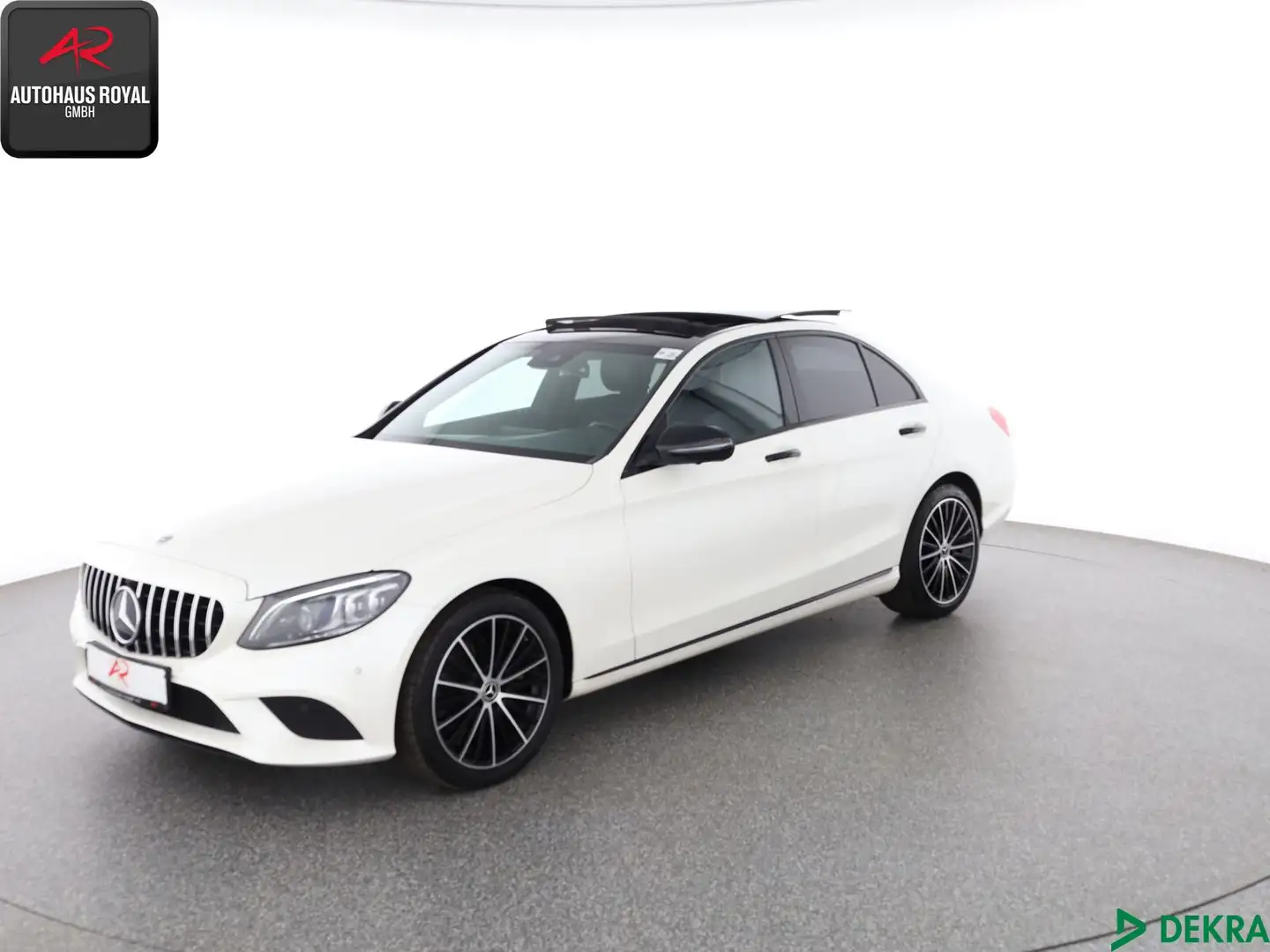 Mercedes-Benz C 300 C 300 DESIGNO COMAND,360GRAD,MULTIBEAM,DISTRONIC Bílá - 1