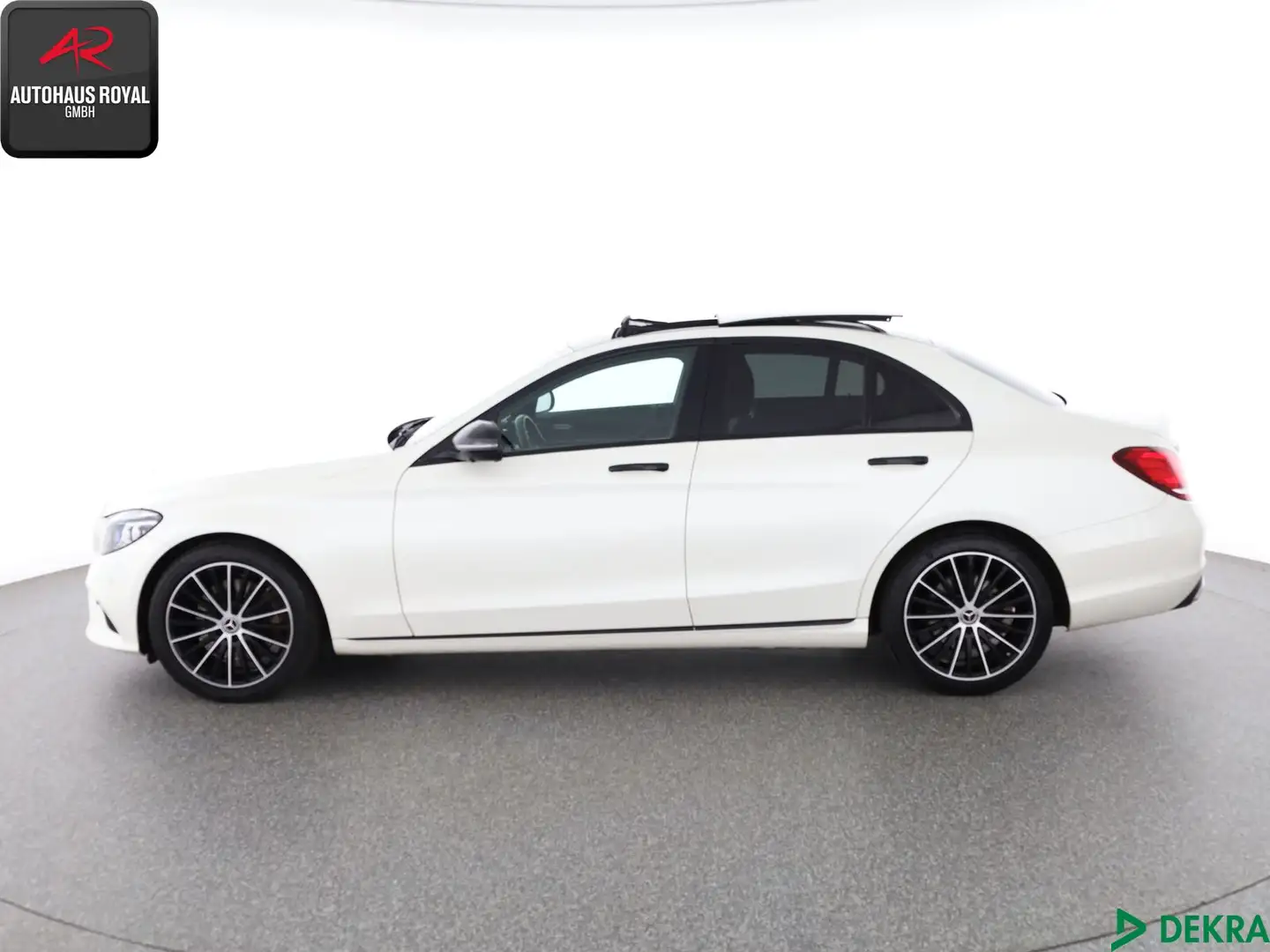 Mercedes-Benz C 300 C 300 DESIGNO COMAND,360GRAD,MULTIBEAM,DISTRONIC Bílá - 2