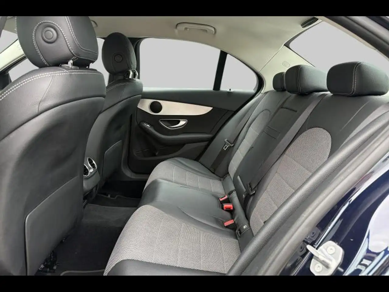 Mercedes-Benz C 180 Berline — photo 14 sur 36