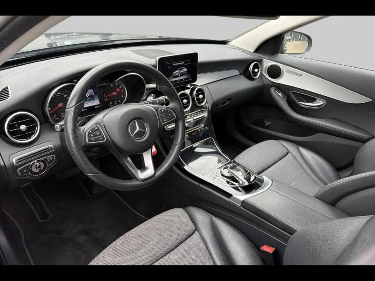Mercedes-Benz C 180 Berline — photo 21 sur 36