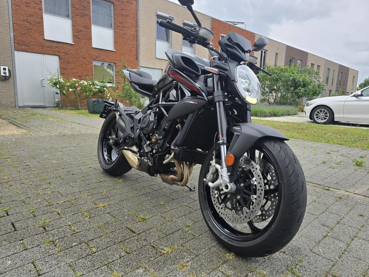 MV Agusta Brutale 800 R van 2024 met maar 200 kms! Noir - 1