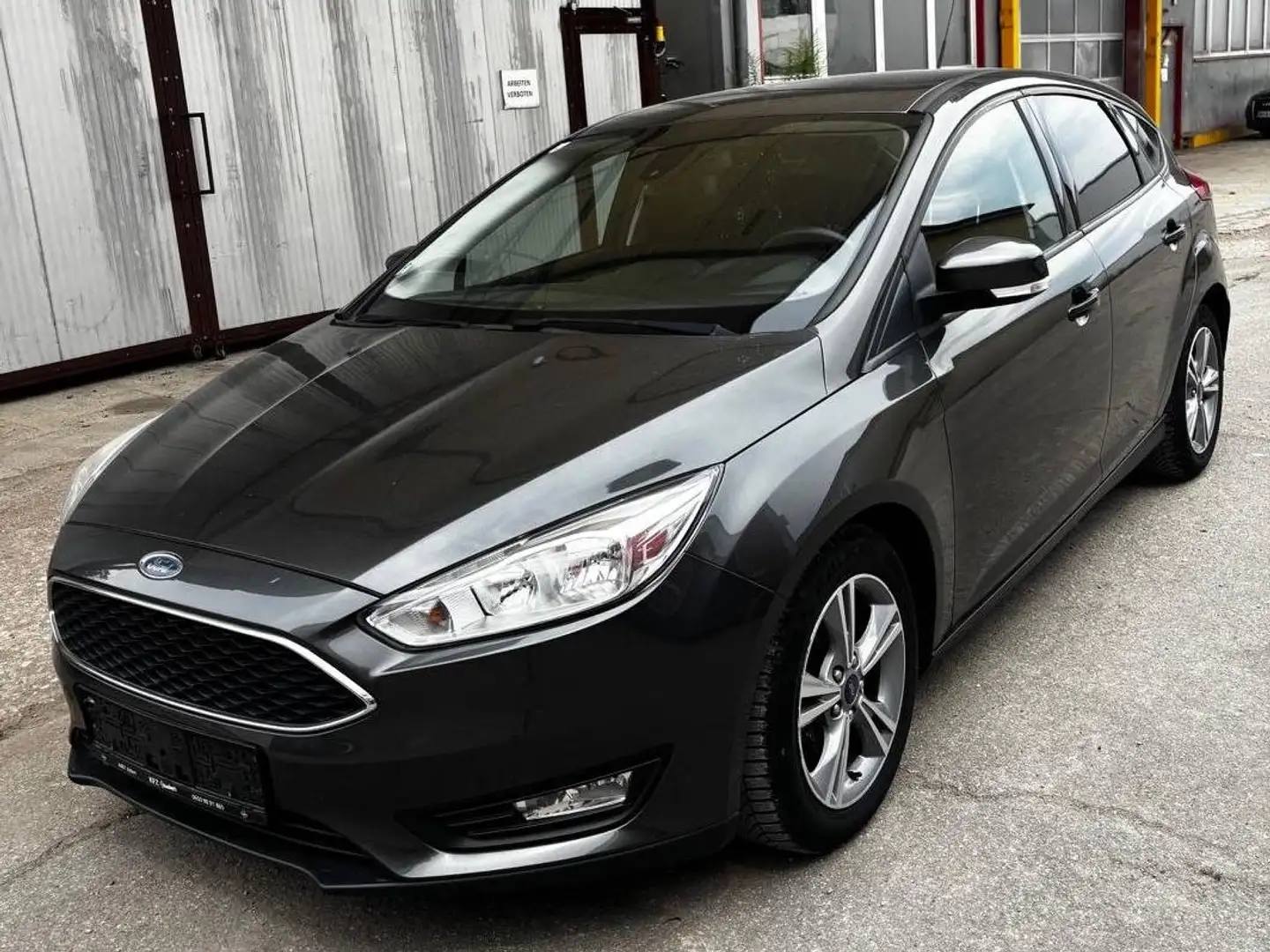 Ford Focus Focus Trend 1,6 Trend Grau - 1
