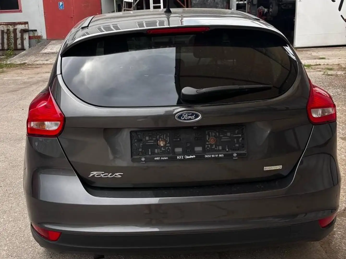 Ford Focus Focus Trend 1,6 Trend Grau - 2