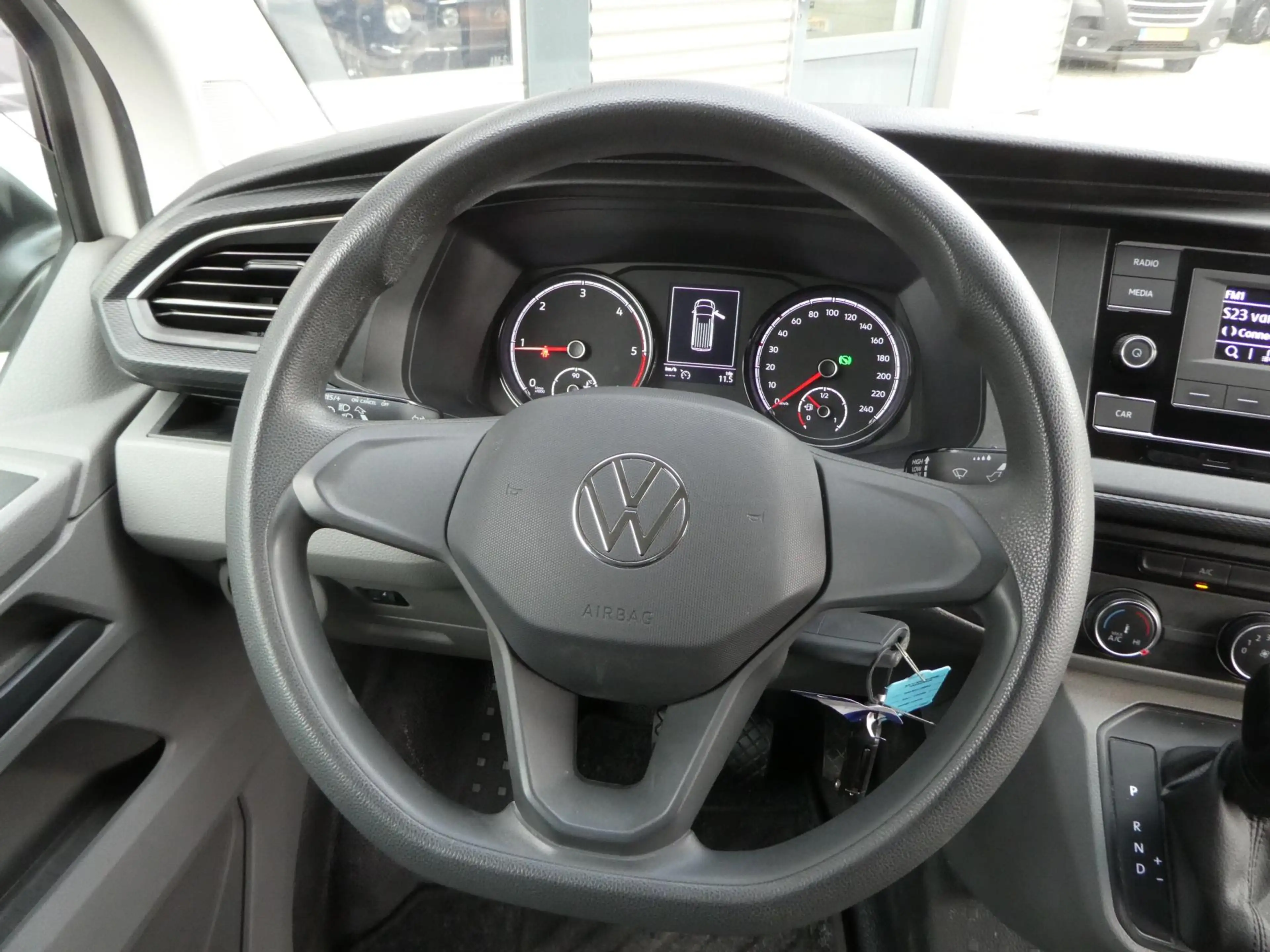 Volkswagen Transporter 2.0 TDI L2H1 150 pk automaat , 3 zits , trekhaak — photo 12