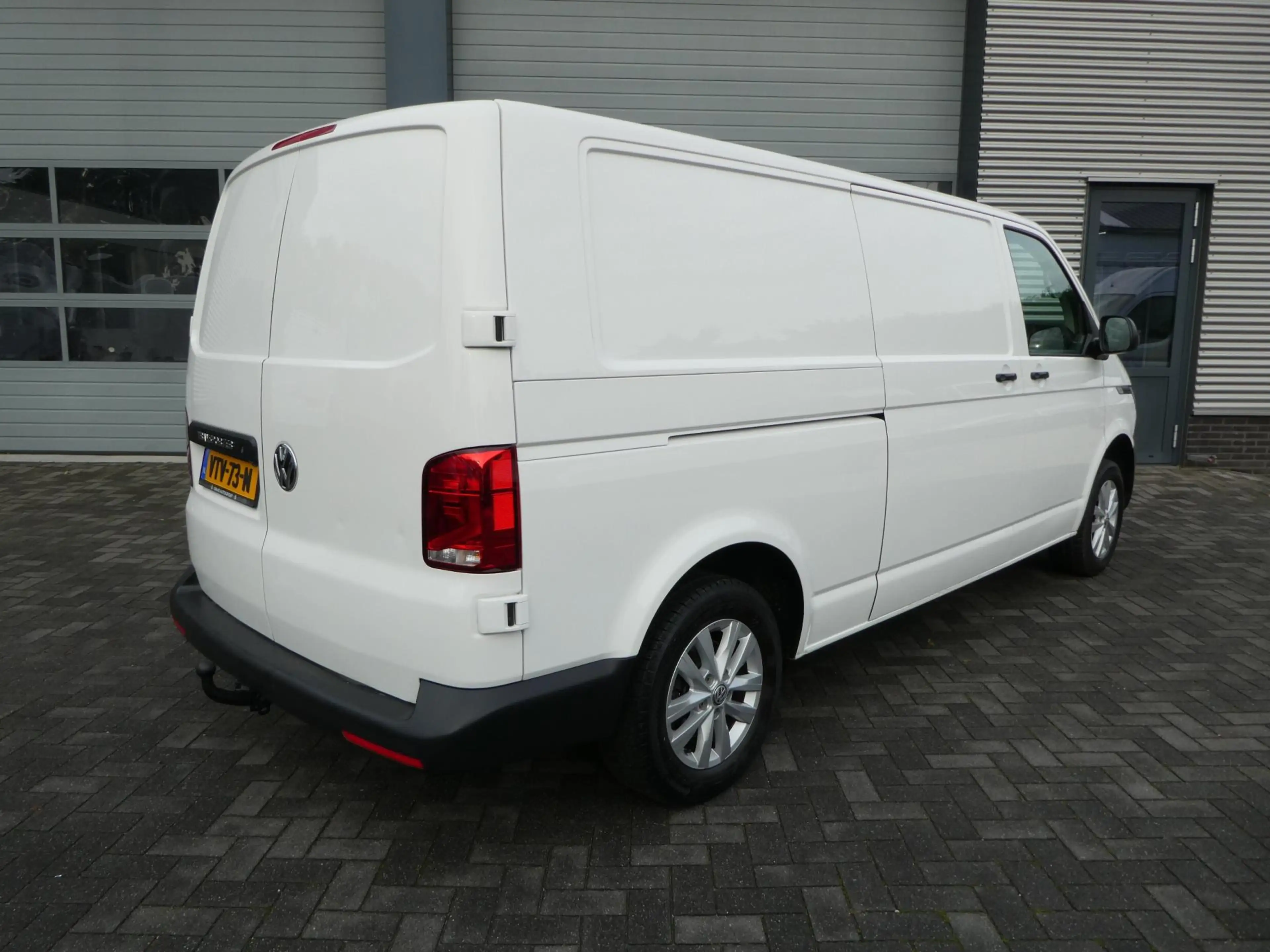Volkswagen Transporter 2.0 TDI L2H1 150 pk automaat , 3 zits , trekhaak — photo 3