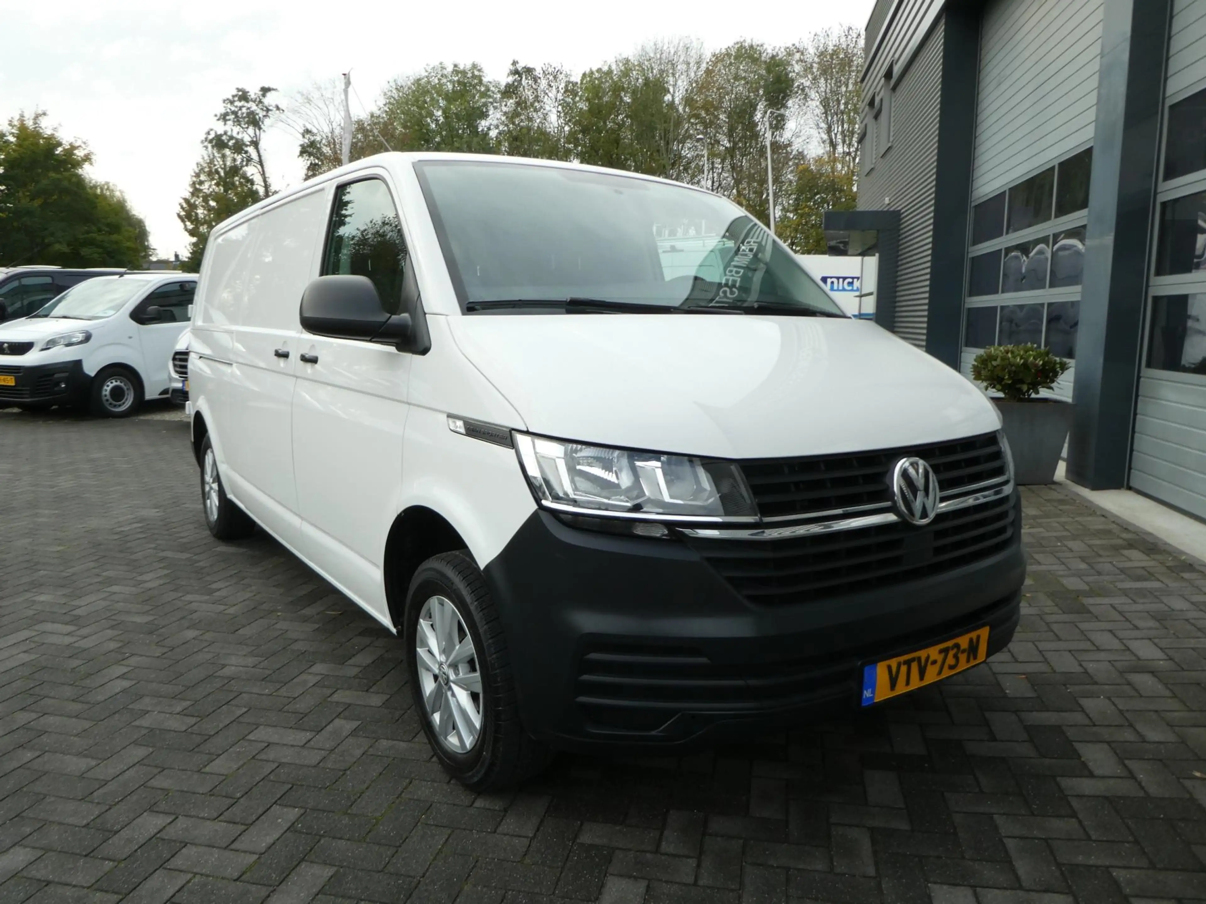 Volkswagen Transporter 2.0 TDI L2H1 150 pk automaat , 3 zits , trekhaak — photo 13