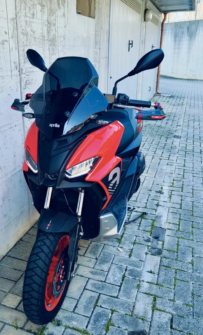 Aprilia SR GT 200 - 1