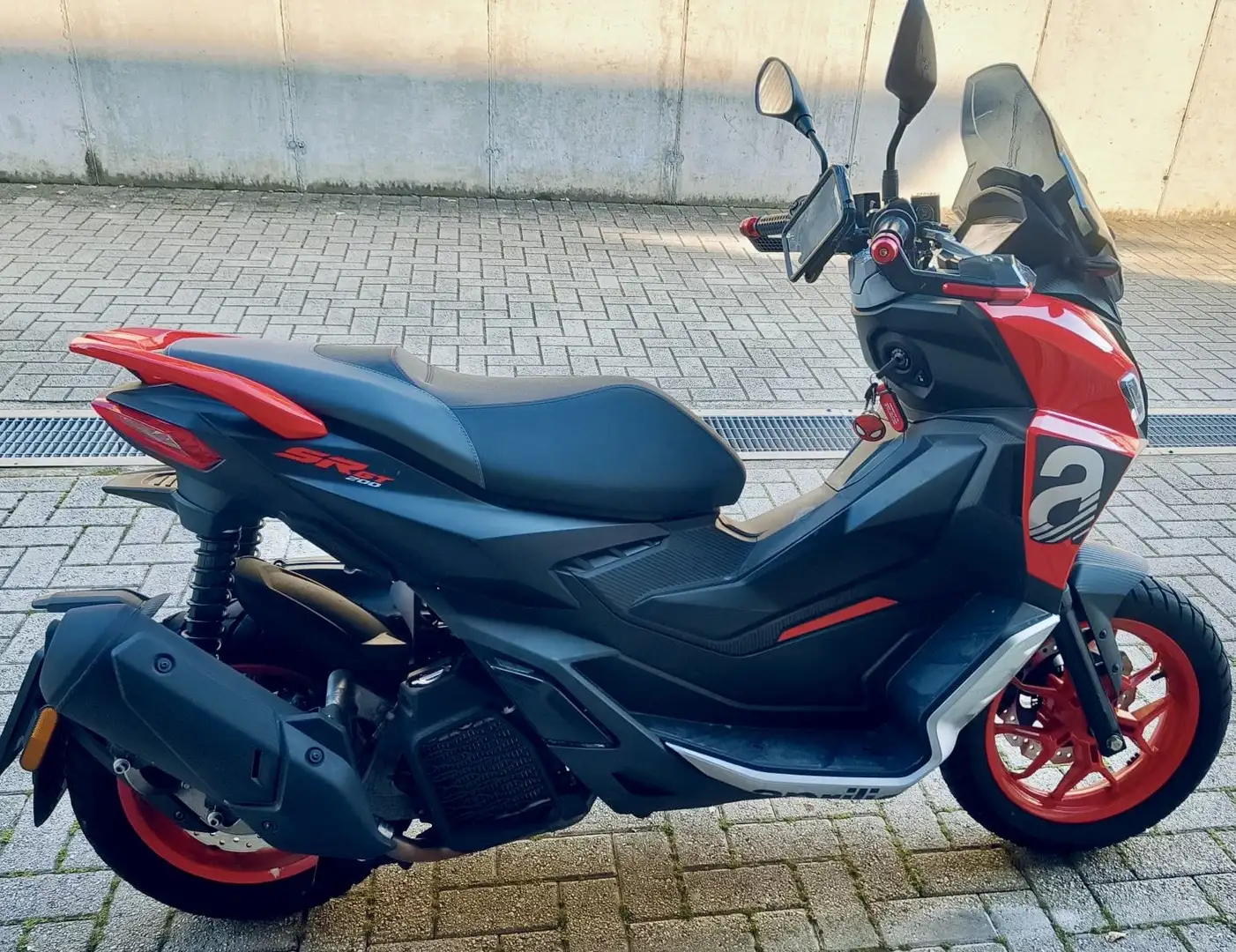Aprilia SR GT 200 - 2