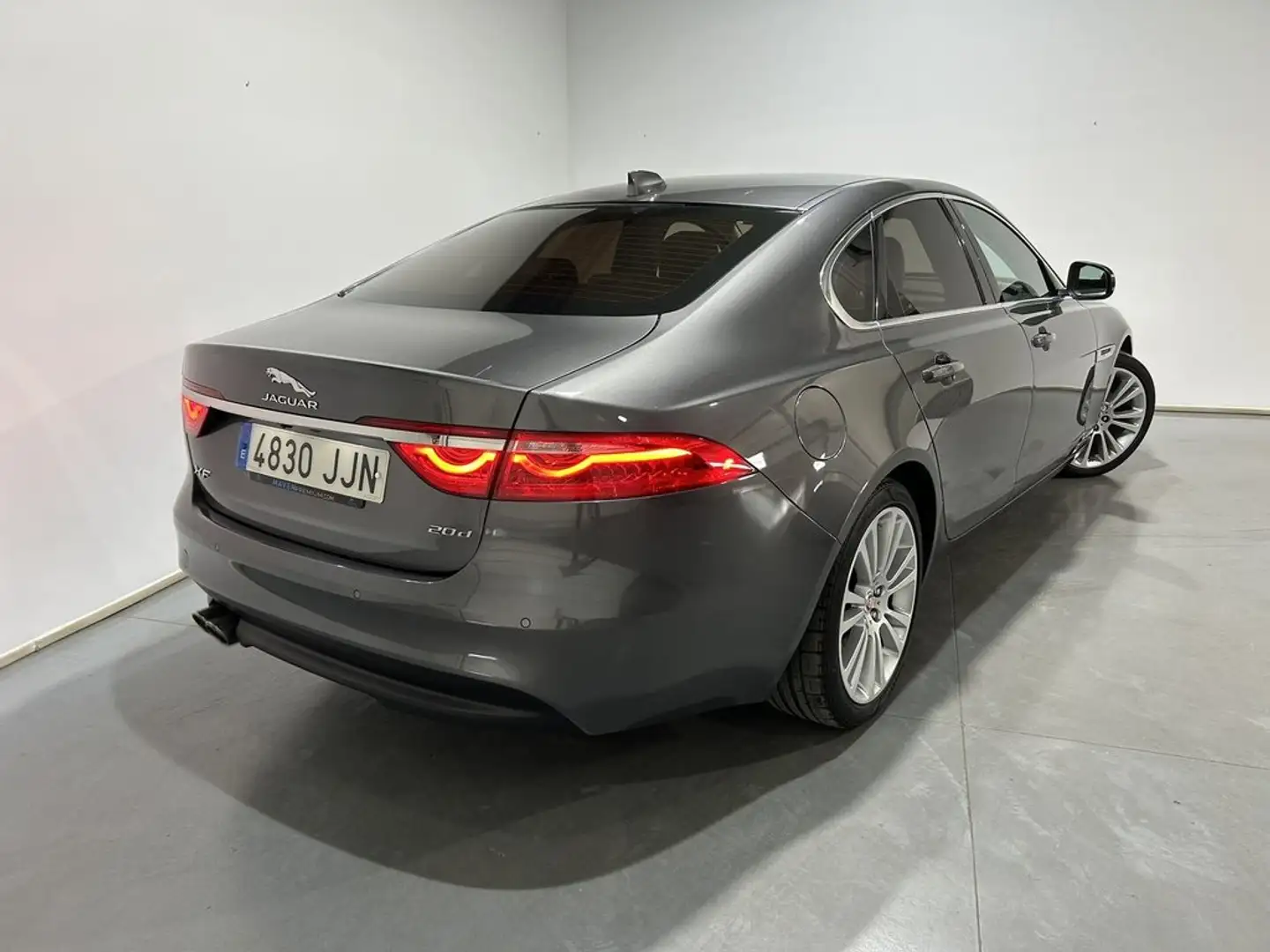 Jaguar XF 2.0i4D Prestige Aut. 180 Burdeos - 2