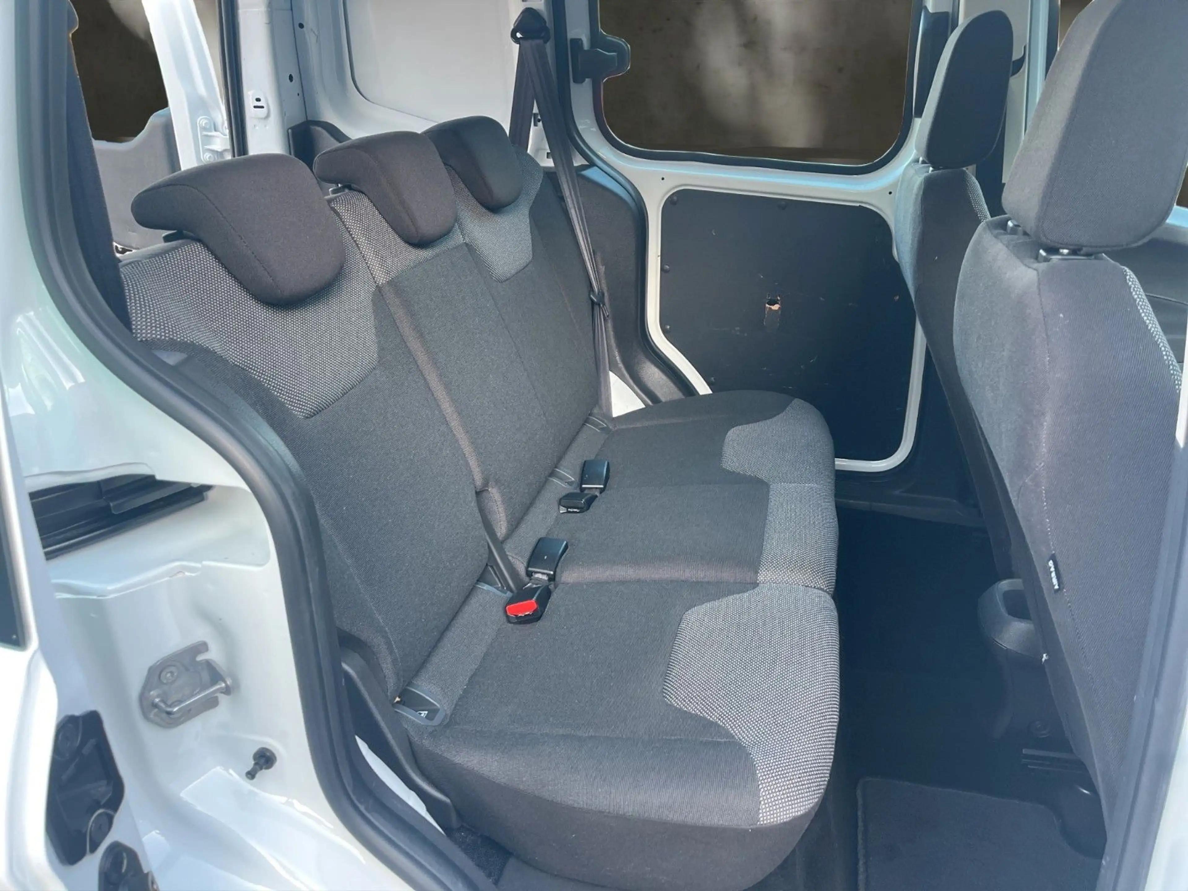 Ford Transit Courier /1.Hand/2xSchiebetür/Klima — photo 12