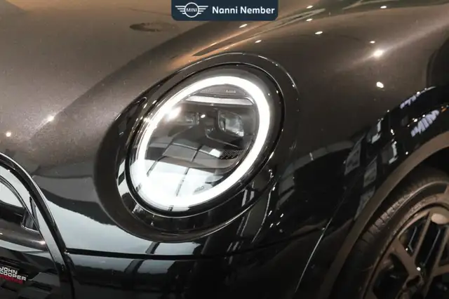 Mini Hatch view 5