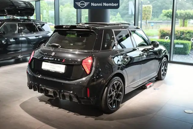 Mini Hatch view 3