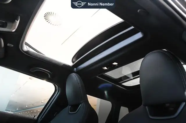 Mini Hatch view 9