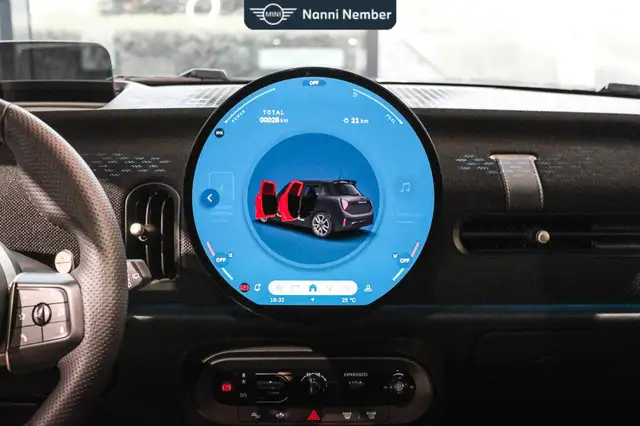 Mini Hatch view 12