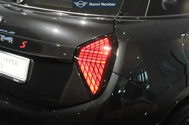 Mini Hatch view 6