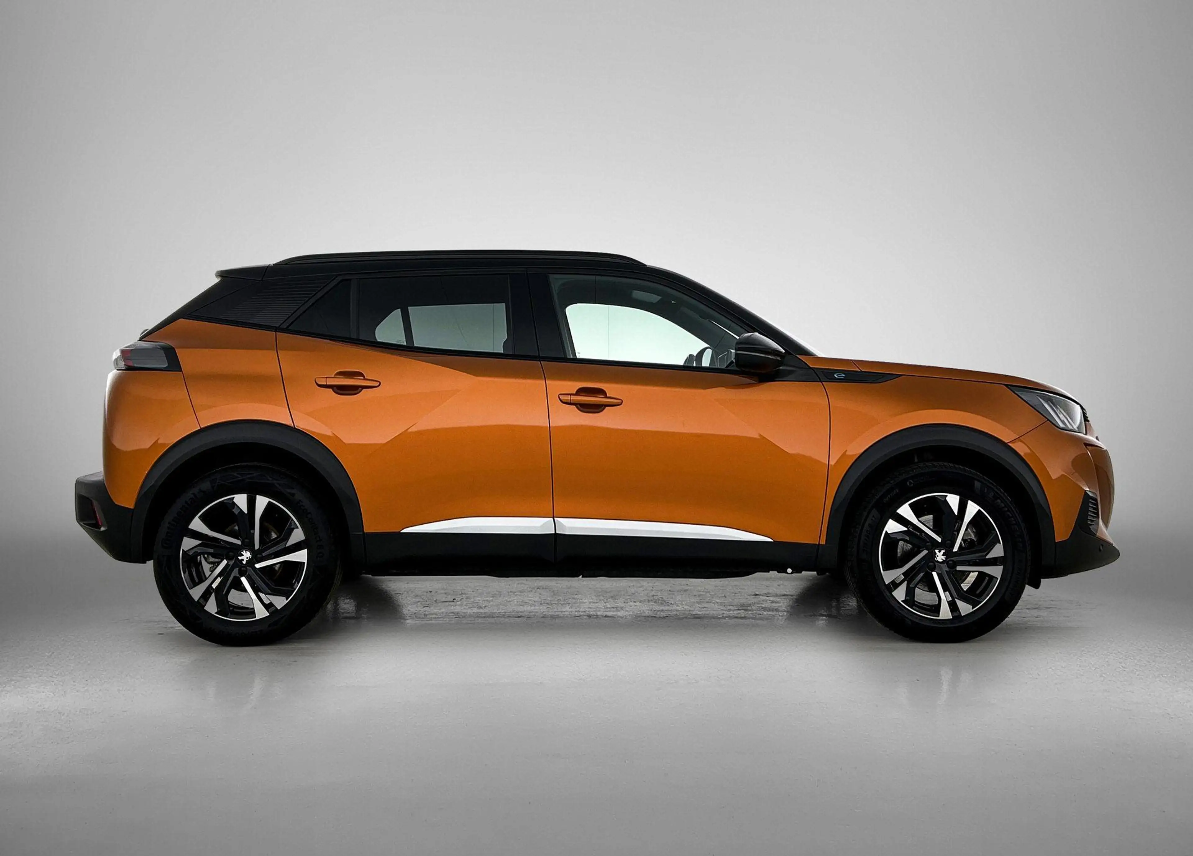 Peugeot e-2008 SUV EV GT 50 kWh 136pk | Accu 96% | Navigatie | Ac — photo 8
