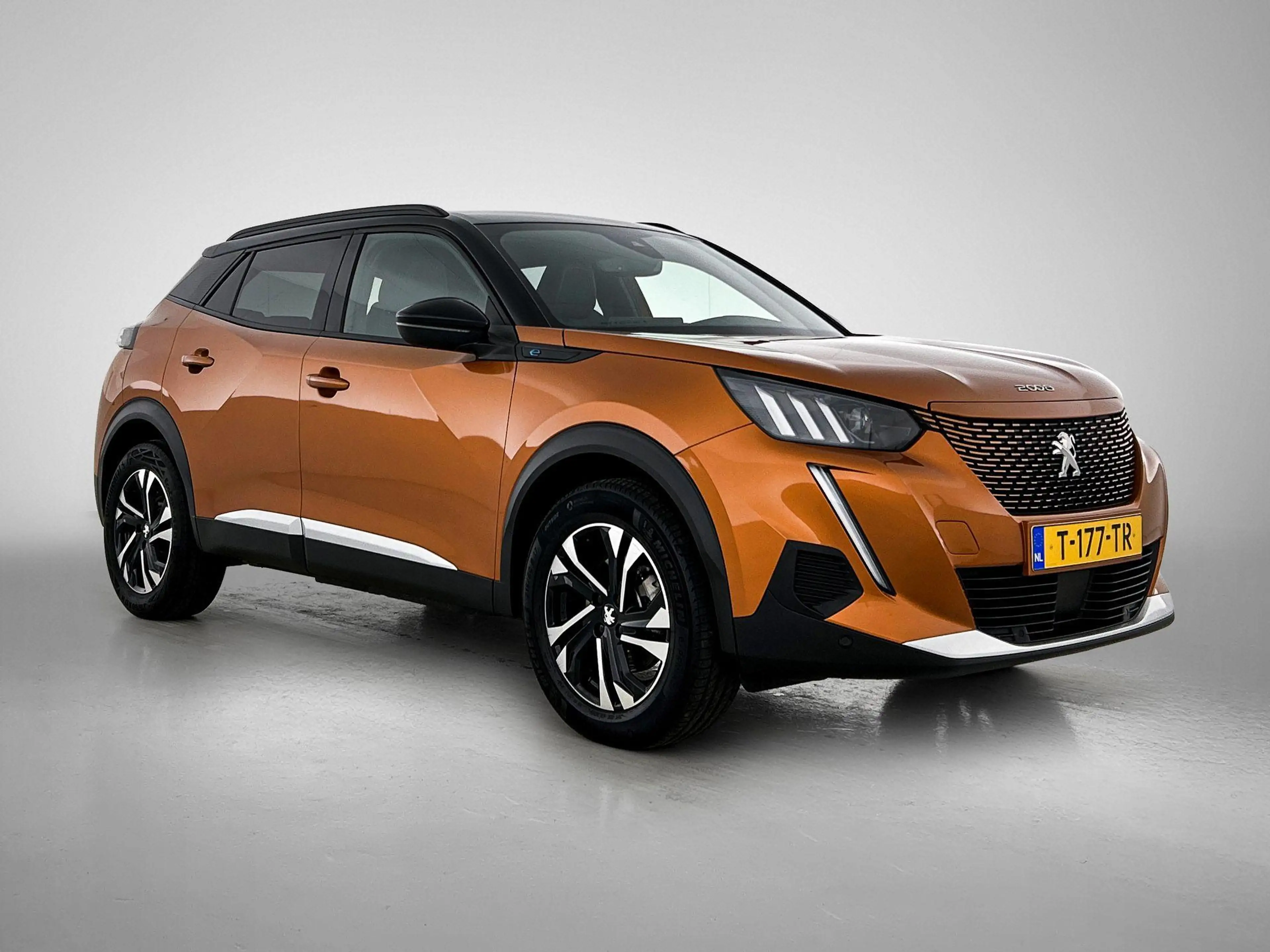 Peugeot e-2008 SUV EV GT 50 kWh 136pk | Accu 96% | Navigatie | Ac — photo 9