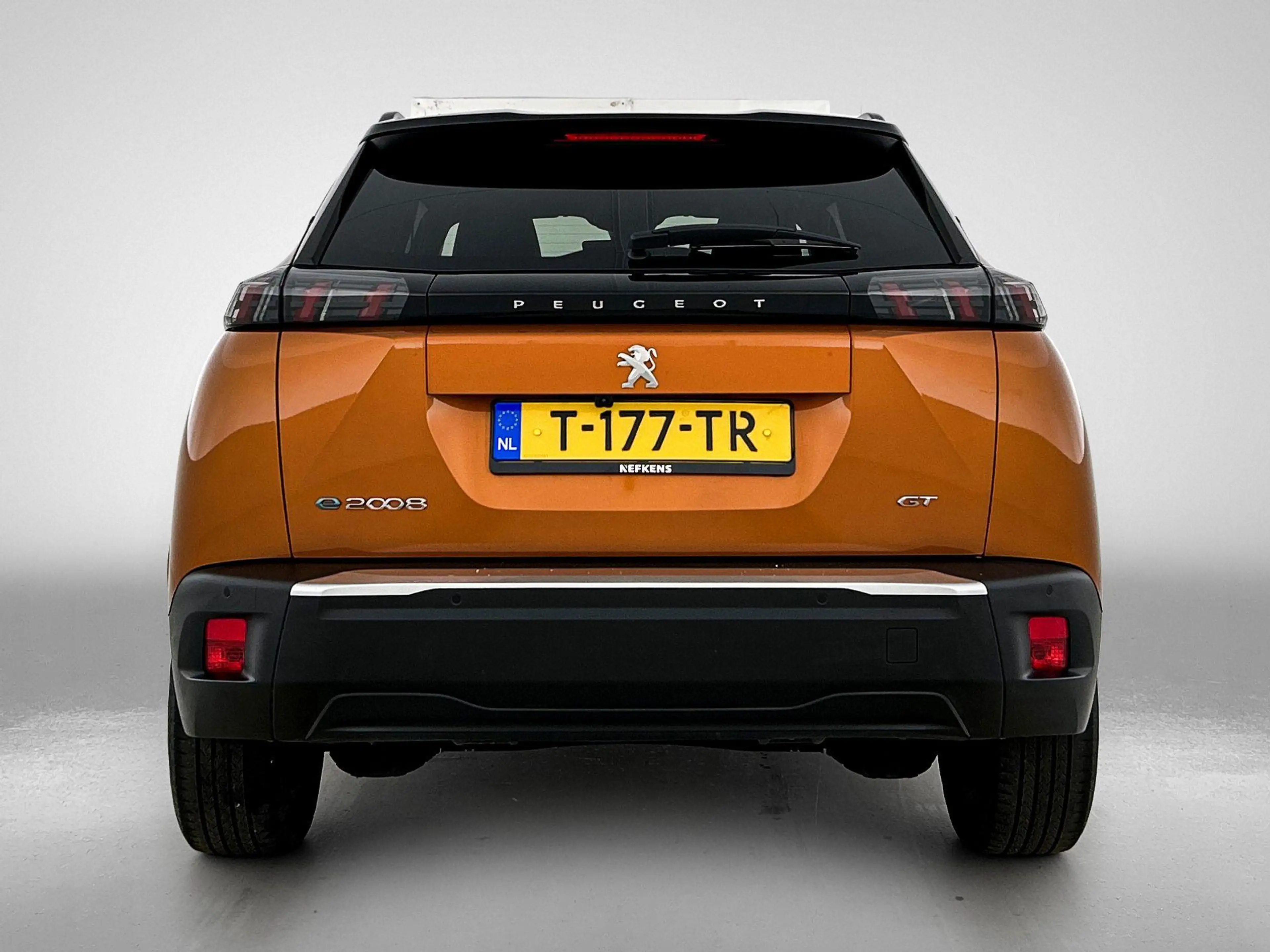 Peugeot e-2008 SUV EV GT 50 kWh 136pk | Accu 96% | Navigatie | Ac — photo 6