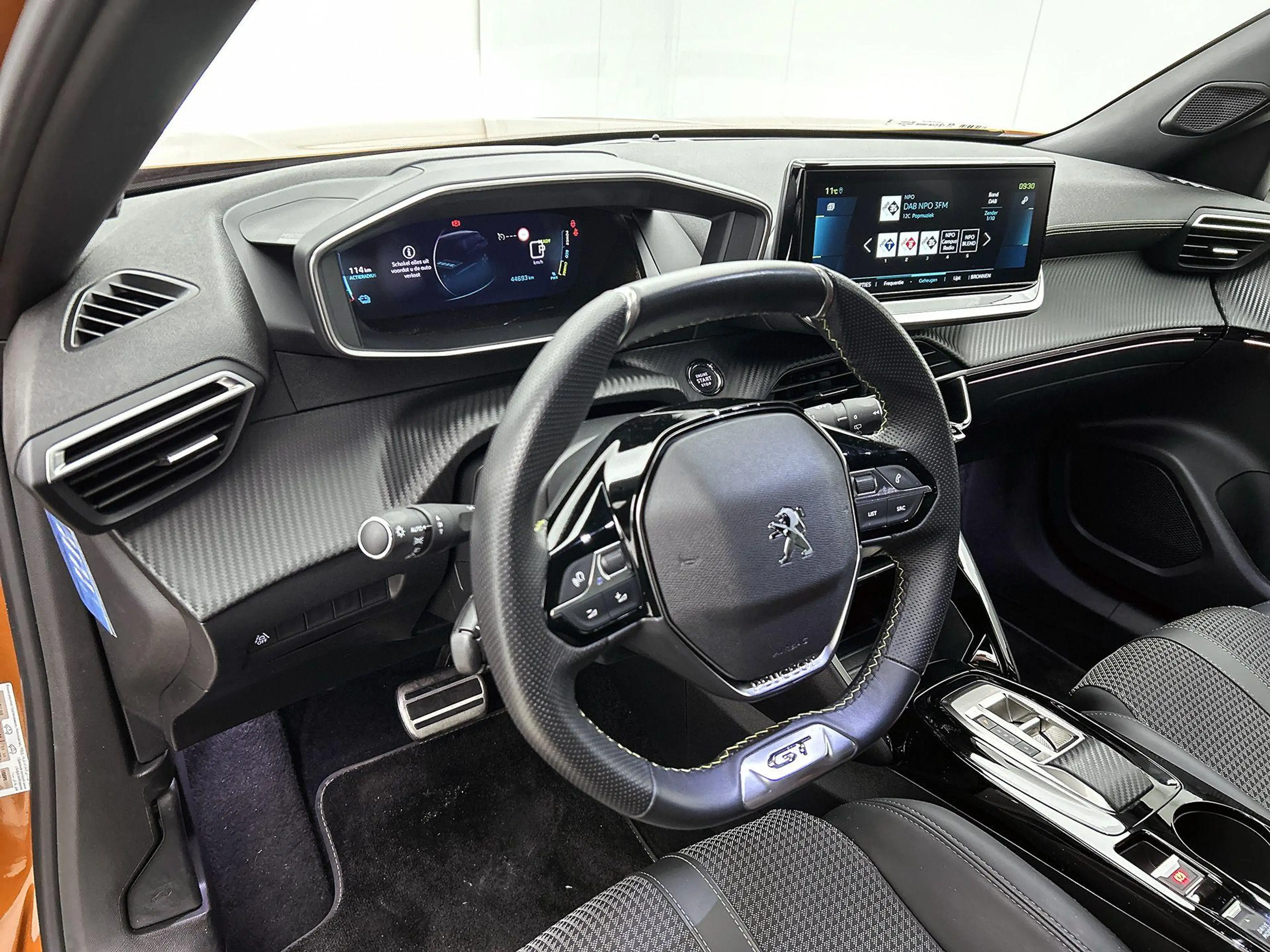 Peugeot e-2008 SUV EV GT 50 kWh 136pk | Accu 96% | Navigatie | Ac — photo 12