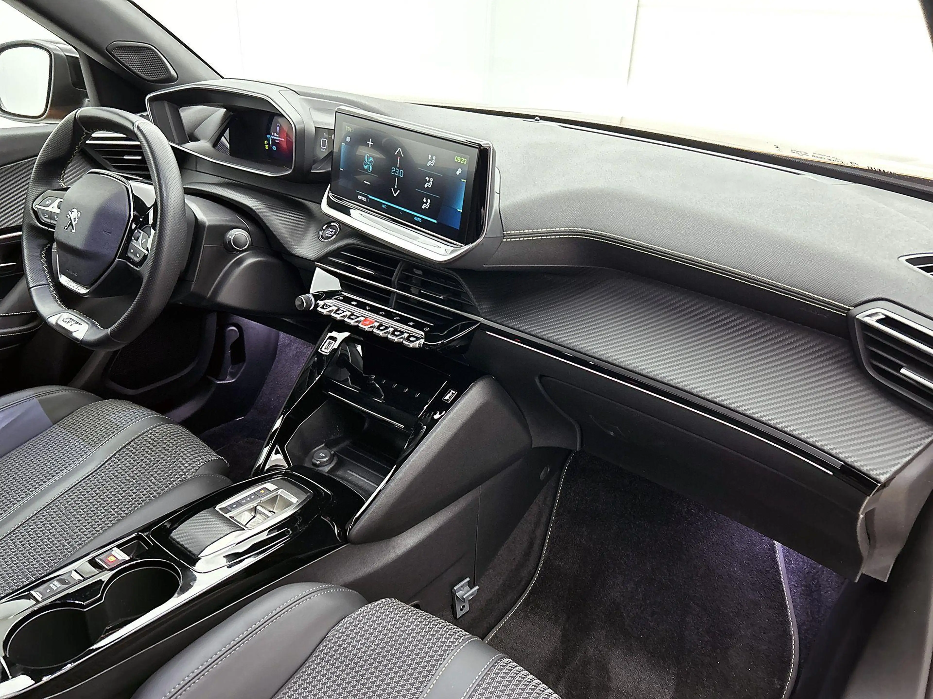 Peugeot e-2008 SUV EV GT 50 kWh 136pk | Accu 96% | Navigatie | Ac — photo 14