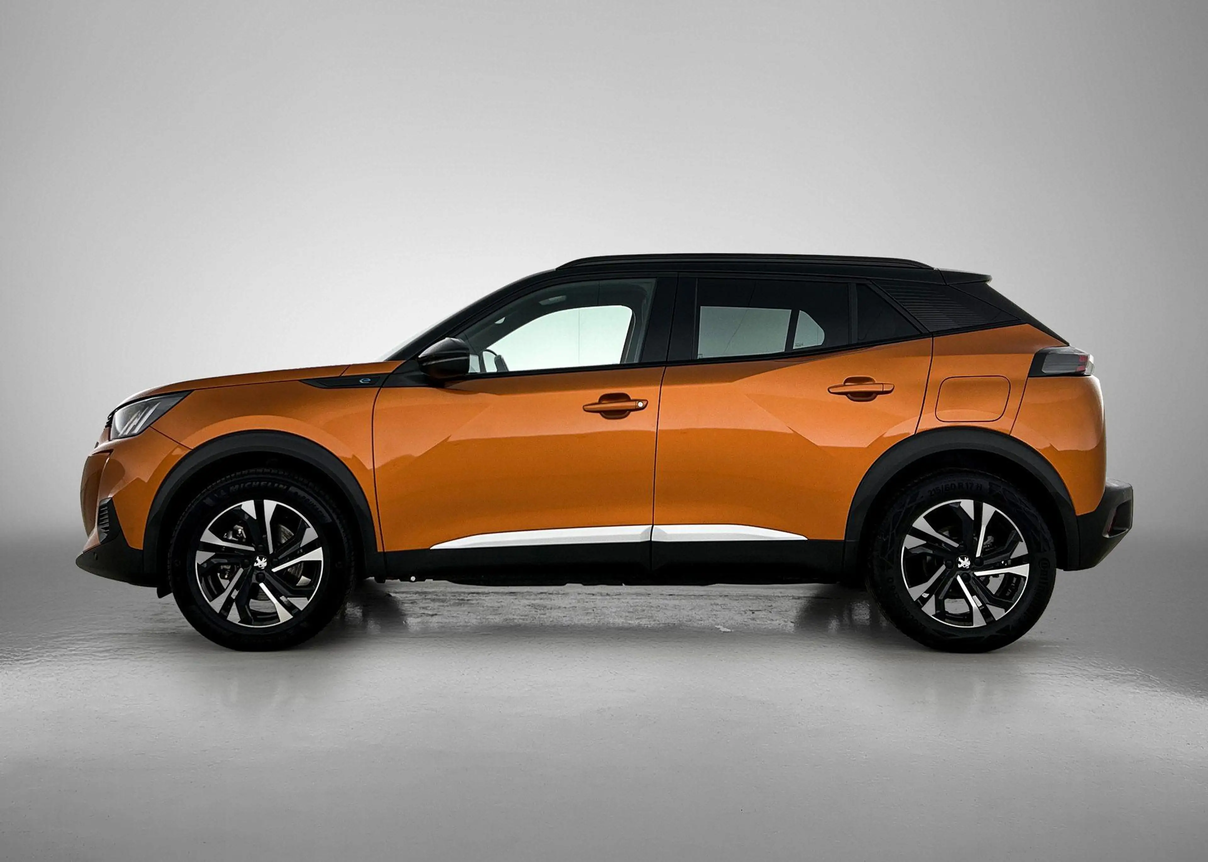 Peugeot e-2008 SUV EV GT 50 kWh 136pk | Accu 96% | Navigatie | Ac — photo 2