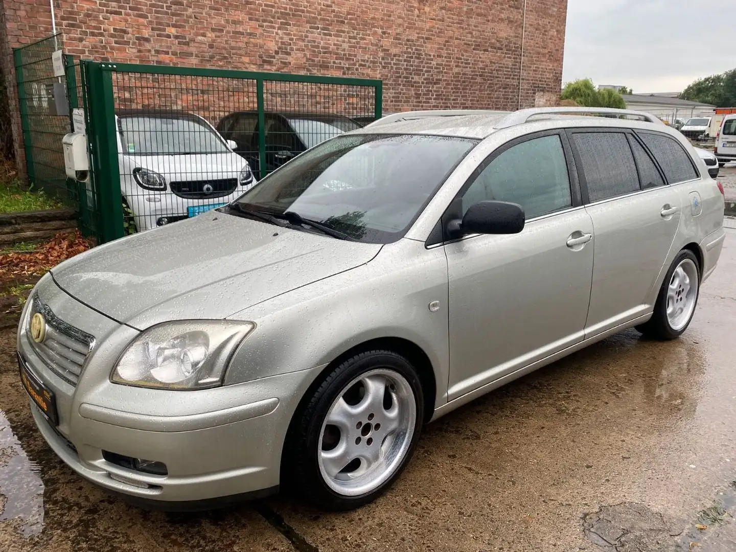 Toyota Avensis Kombi 1.8 Sol Gümüş rengi - 1