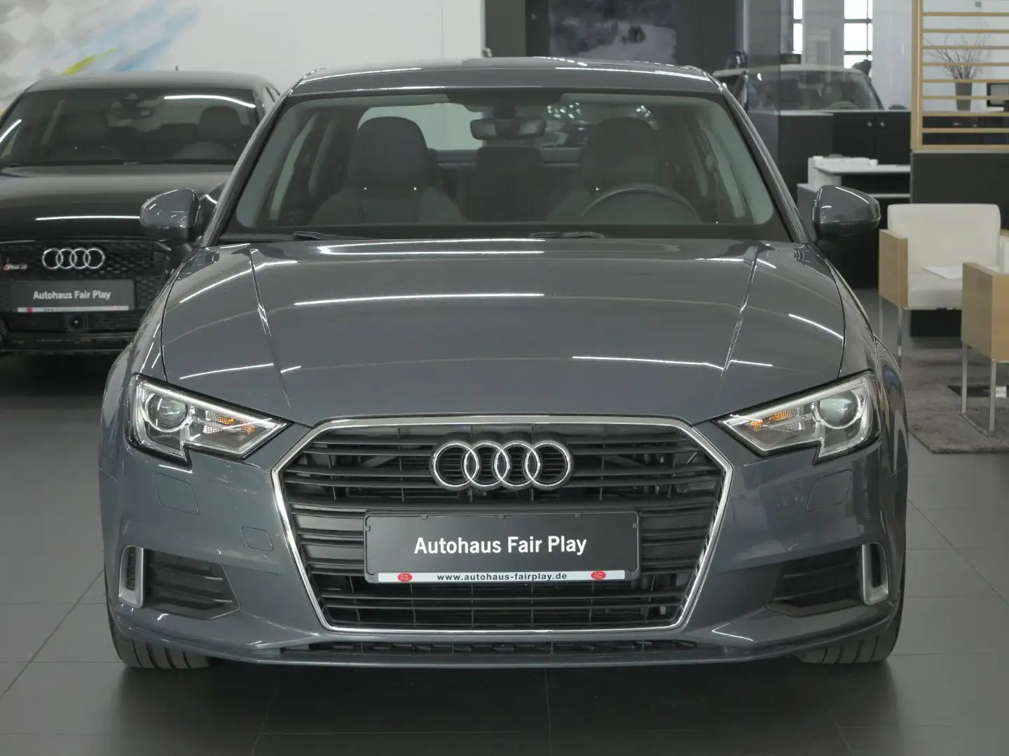 Audi A3 Limousine Sport NAVI/Bi-XENON/SHZ/U-FREI/TOP! Grau - 2