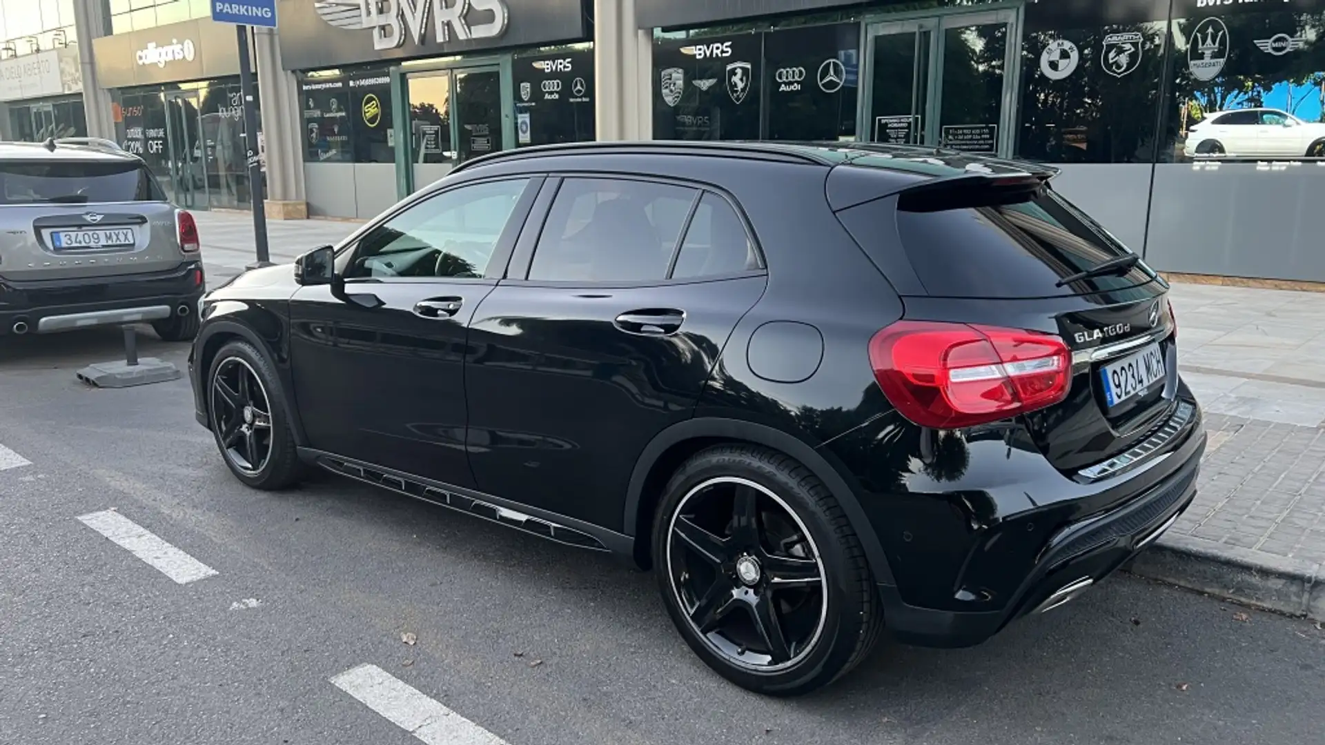 Mercedes-Benz GLA 180 CDI Inspiration 7G-DCT Negro - 2