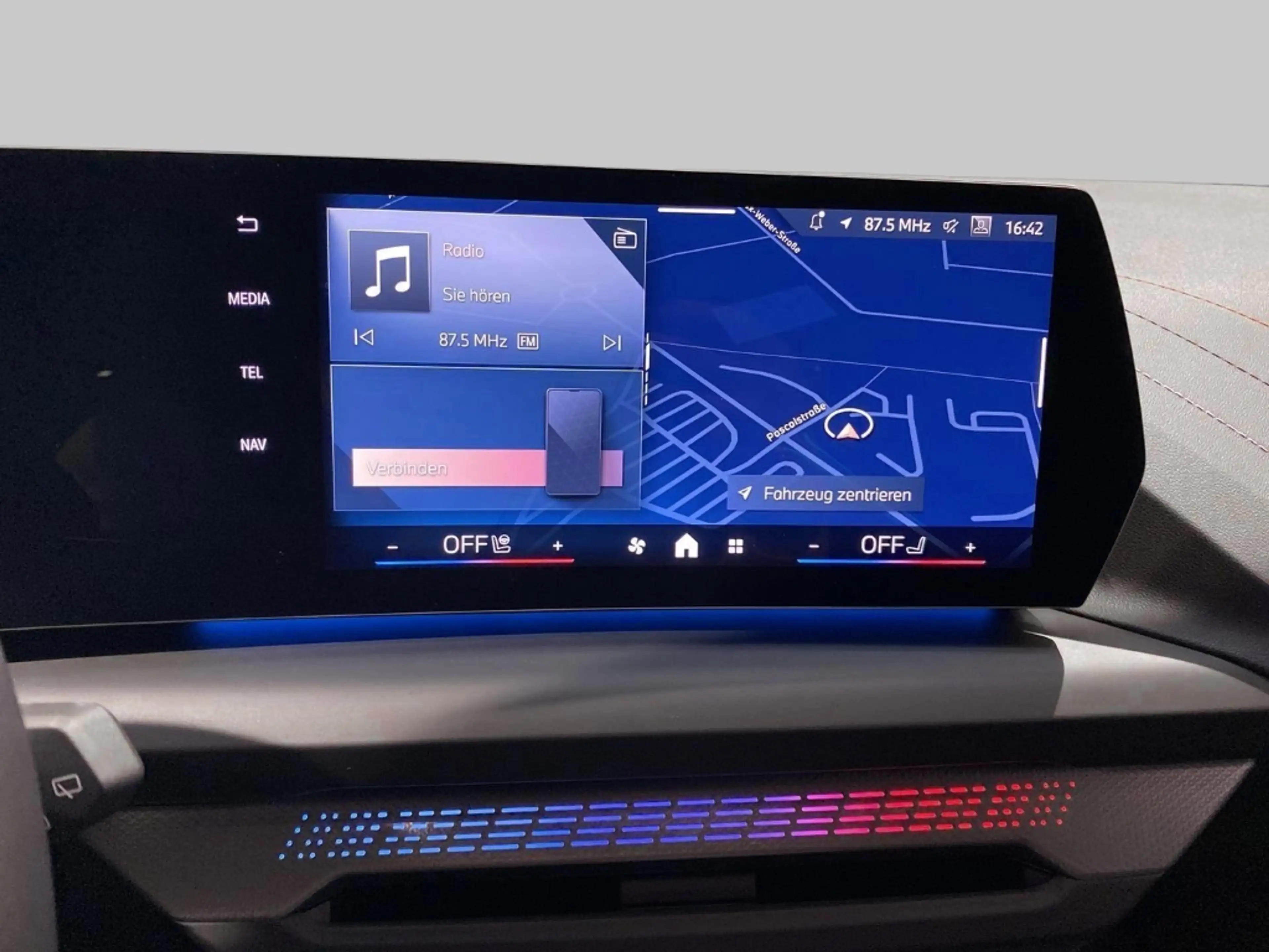 BMW 120 Sportpaket HUD AD El. Panodach Panorama Navi Digit — photo 11