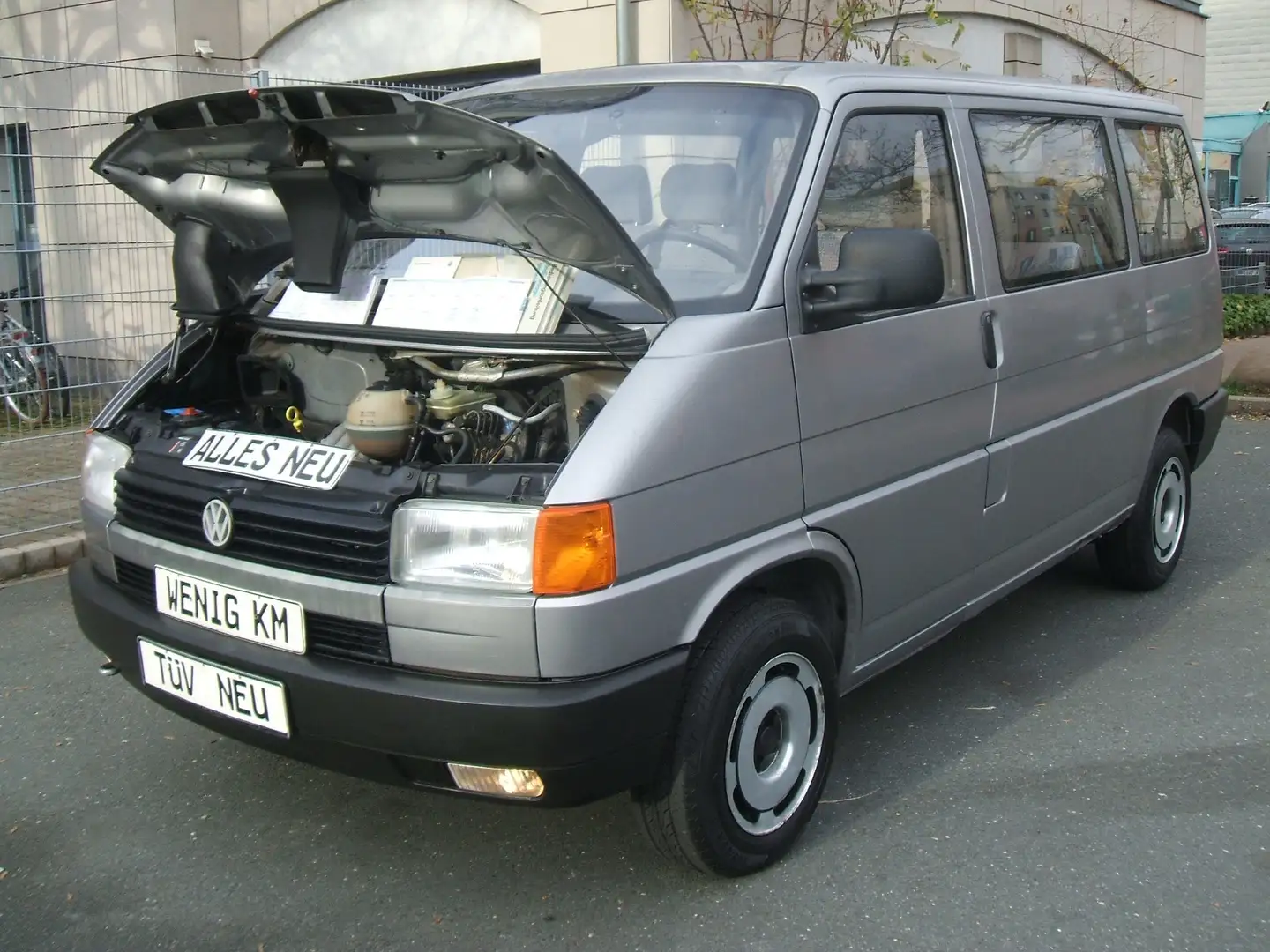Volkswagen T4 Multivan * 9.Sitze* 1.Hand*Orig.75" tKm-Scheckheft-H-Kennz. Grijs - 1