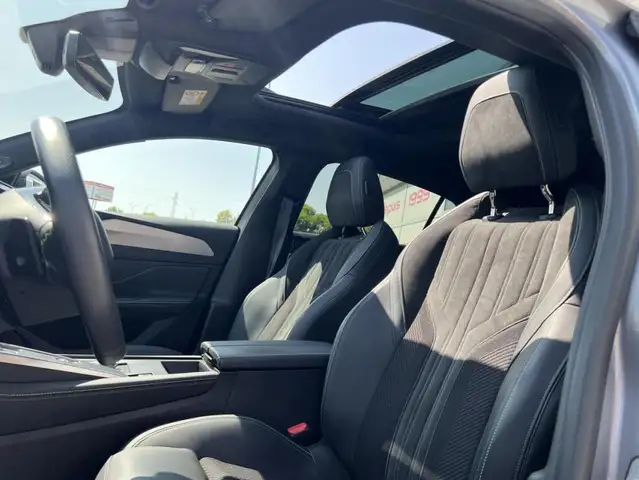 Peugeot 308 view 9
