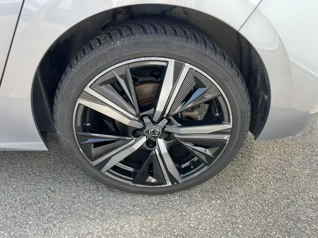 Peugeot 308 view 5