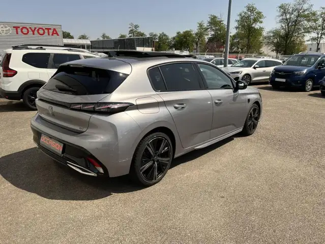 Peugeot 308 view 3
