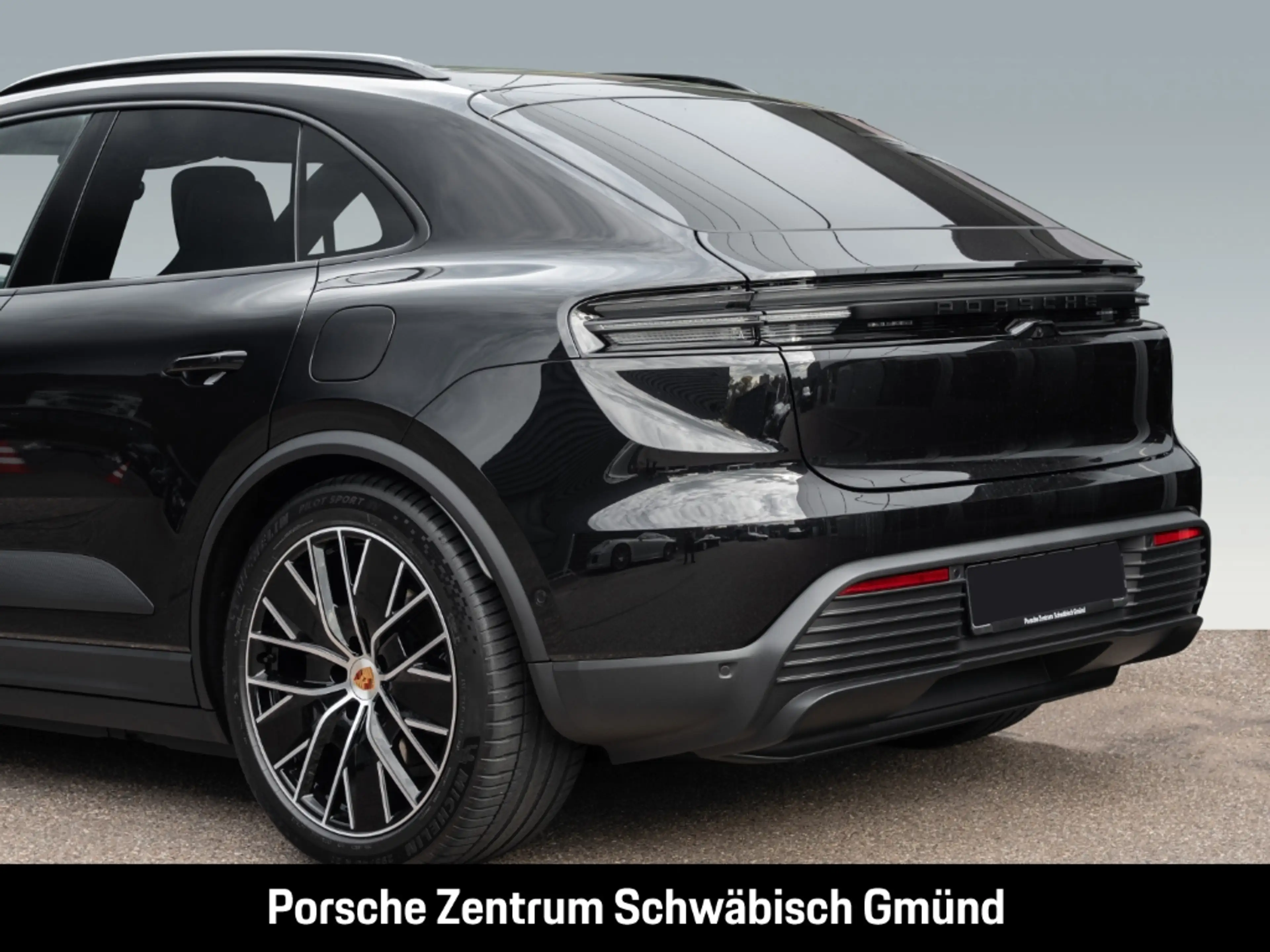 Porsche Macan BOSE Luftfederung PASM 21-Zoll Panorama — photo 14