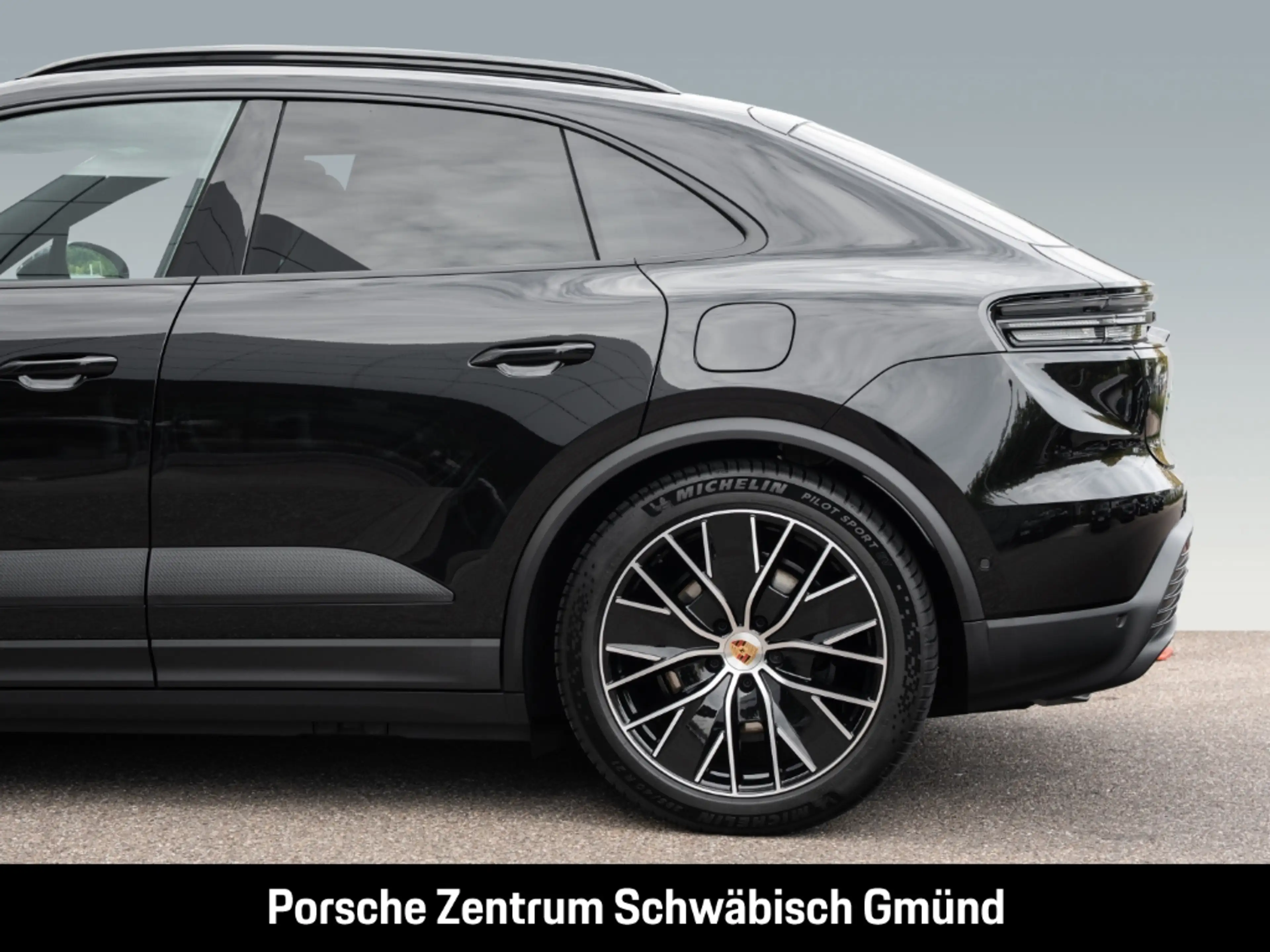 Porsche Macan BOSE Luftfederung PASM 21-Zoll Panorama — photo 15
