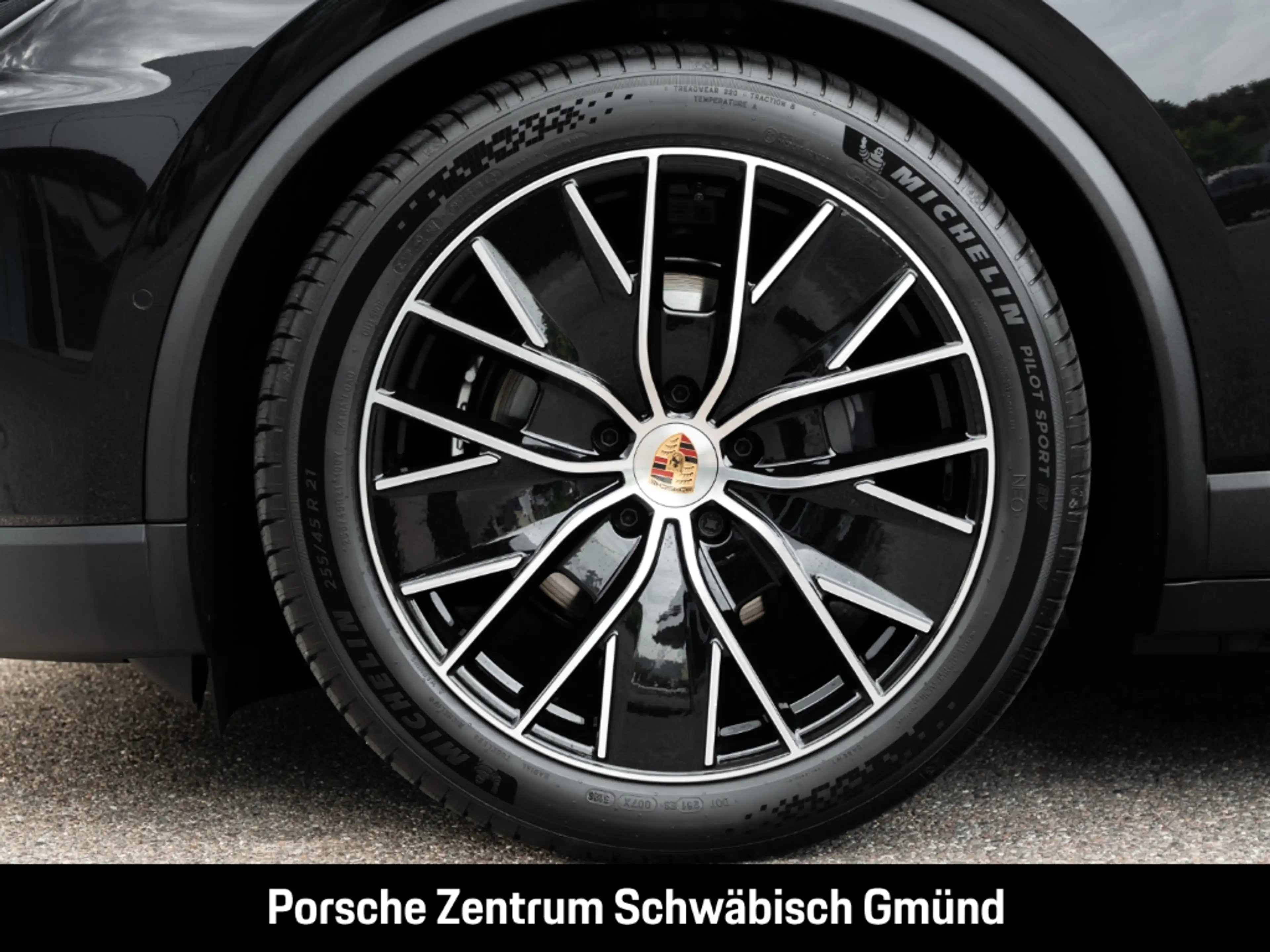 Porsche Macan BOSE Luftfederung PASM 21-Zoll Panorama — photo 12