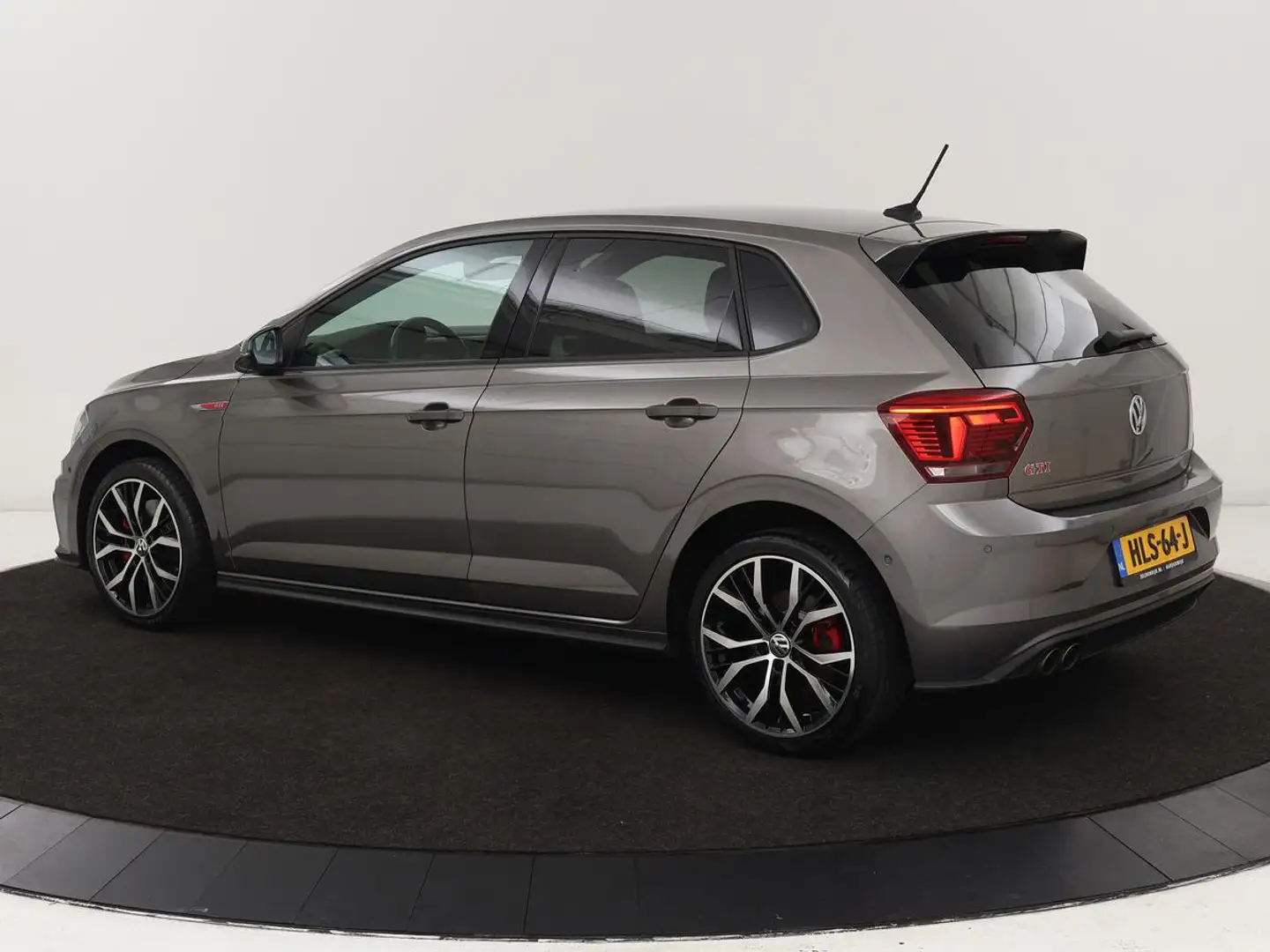 Volkswagen Polo GTI 2.0 TSI | Stoelverwarming | Beats Pack | Camera | Šedá - 2