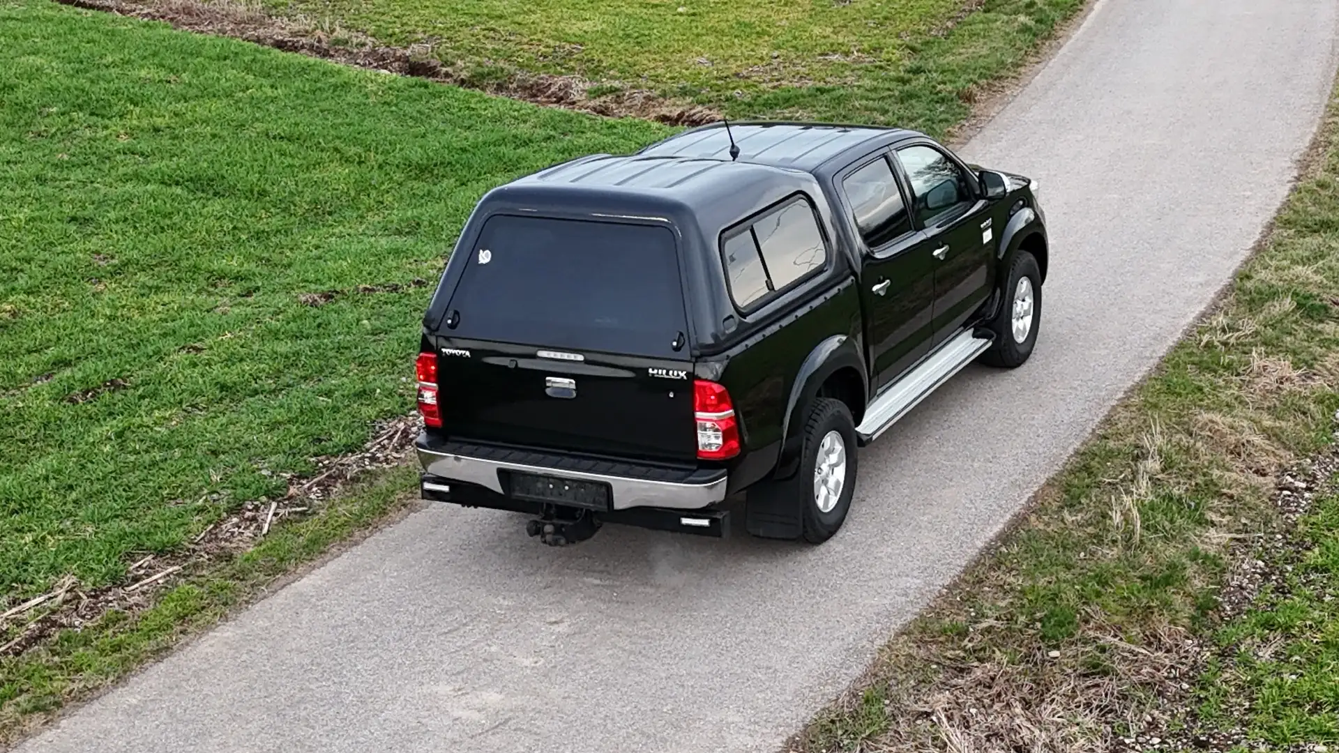 Toyota Hilux 4x4 Double Cab DPF Schwarz - 2